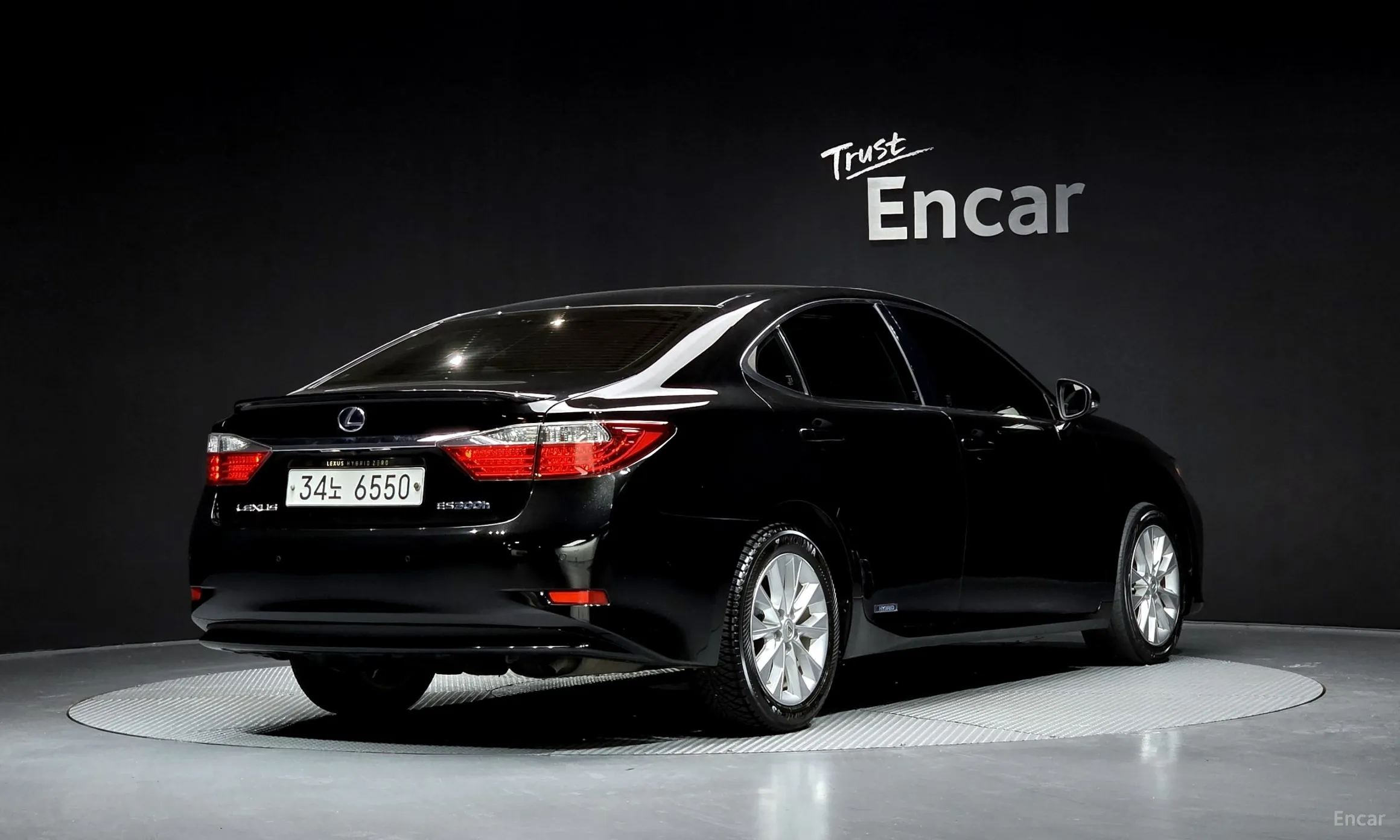 Lexus New ES300h