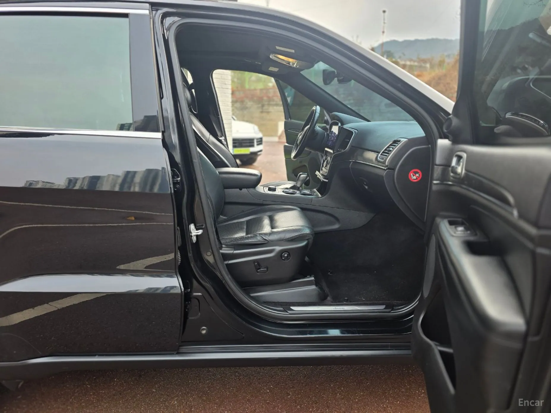 Jeep Grand Cherokee превью 18