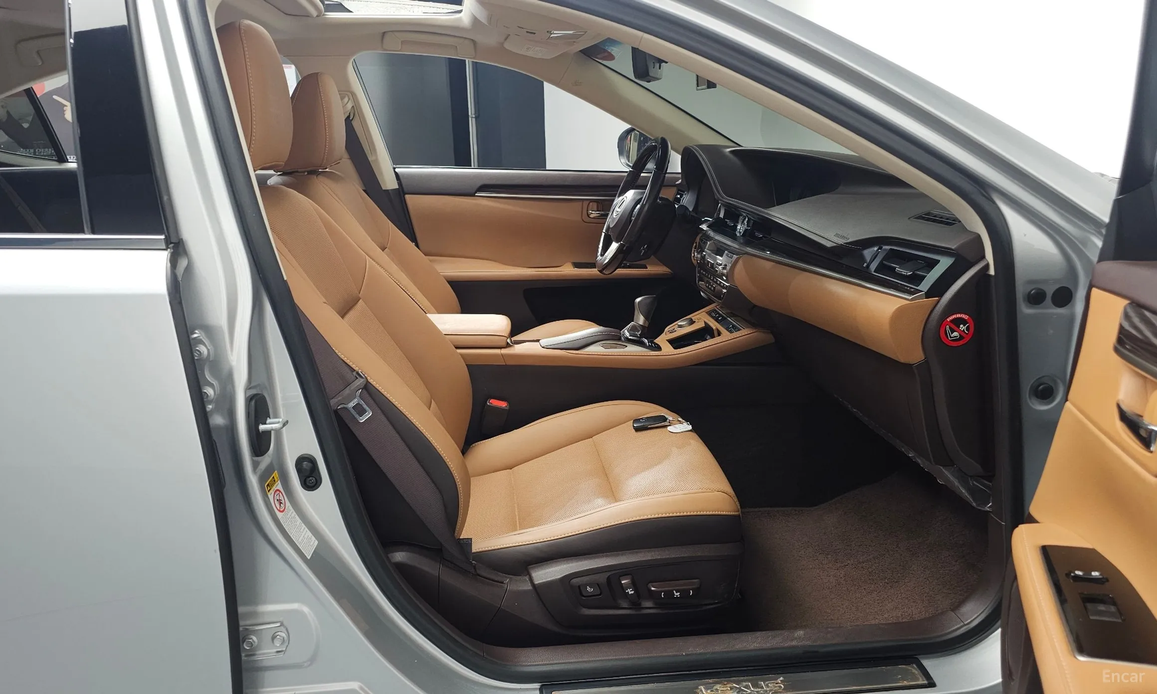 Lexus New ES300h превью 11