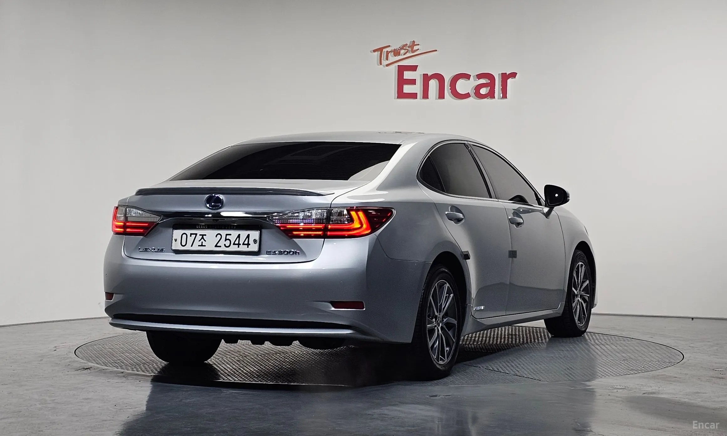 Lexus New ES300h