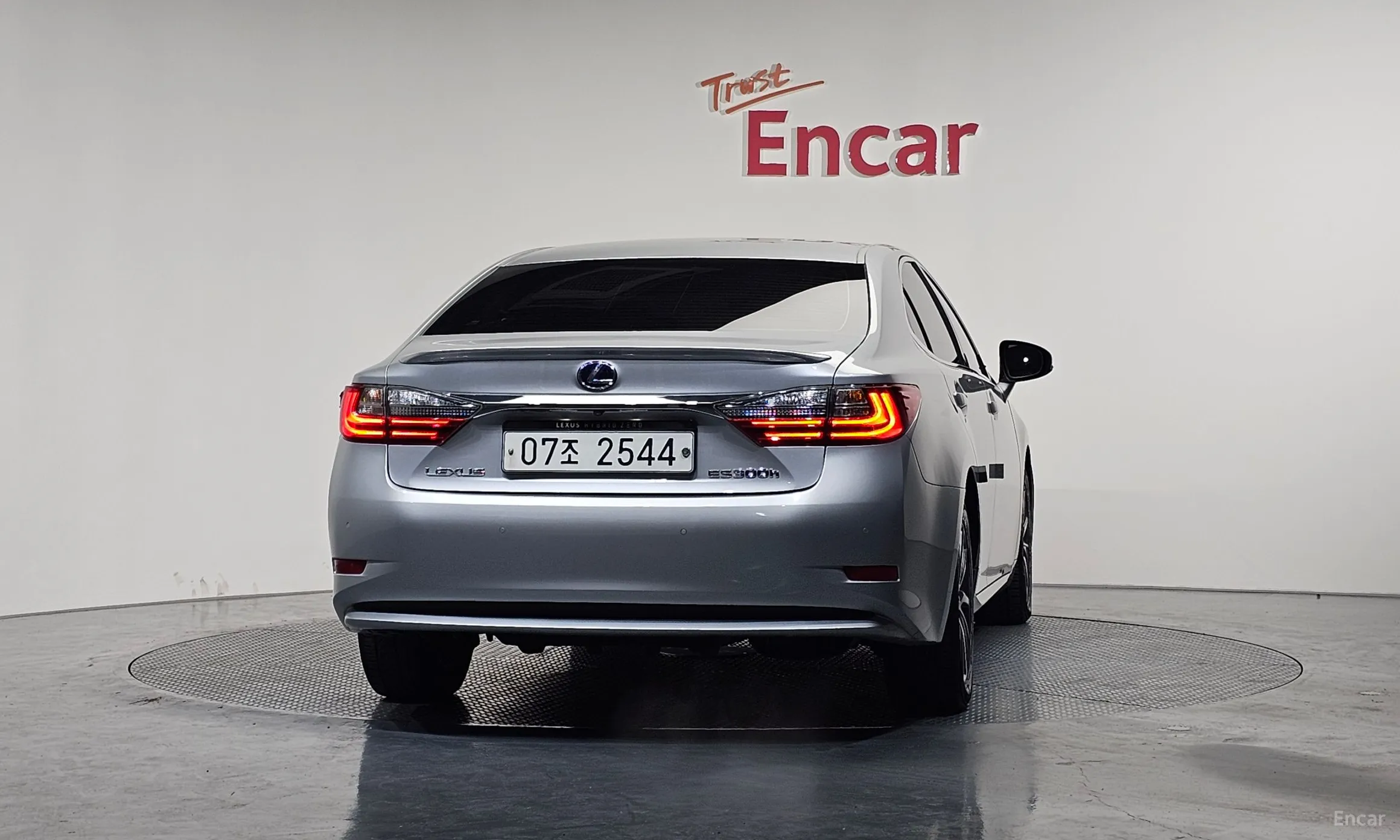 Lexus New ES300h превью 4