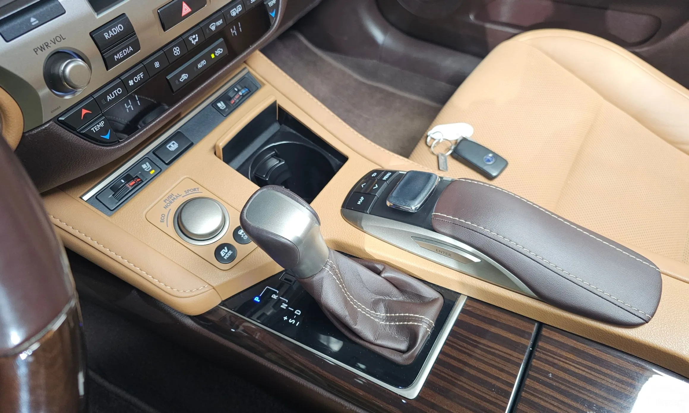 Lexus New ES300h превью 9