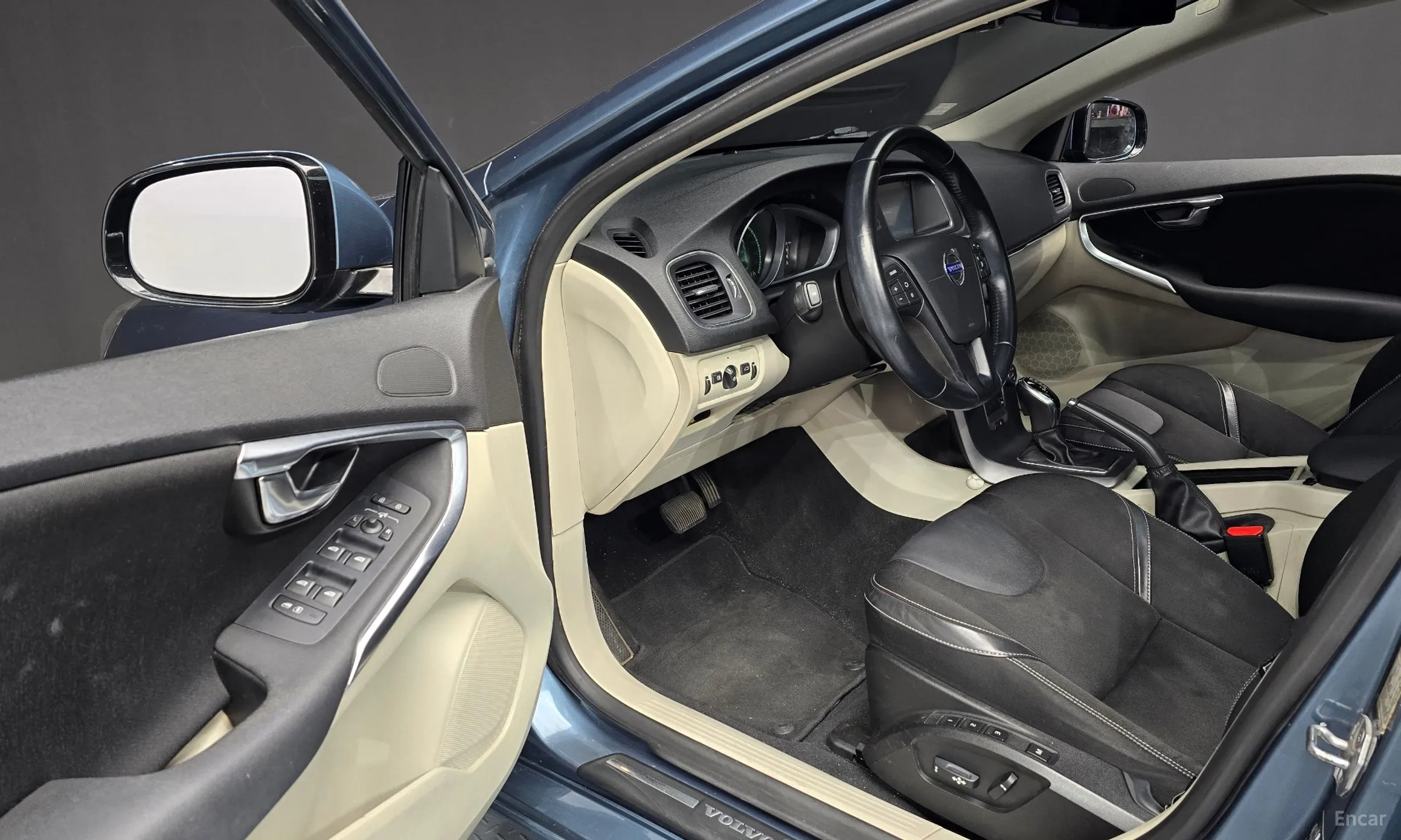 Volvo V40 превью 11