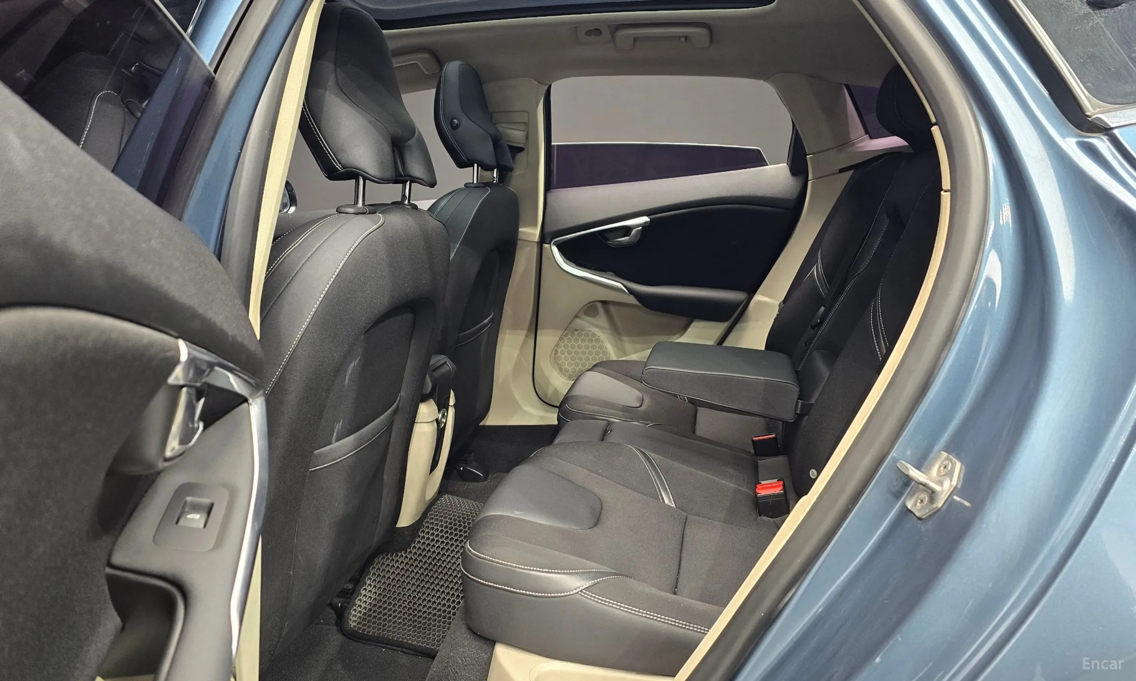 Volvo V40 превью 12