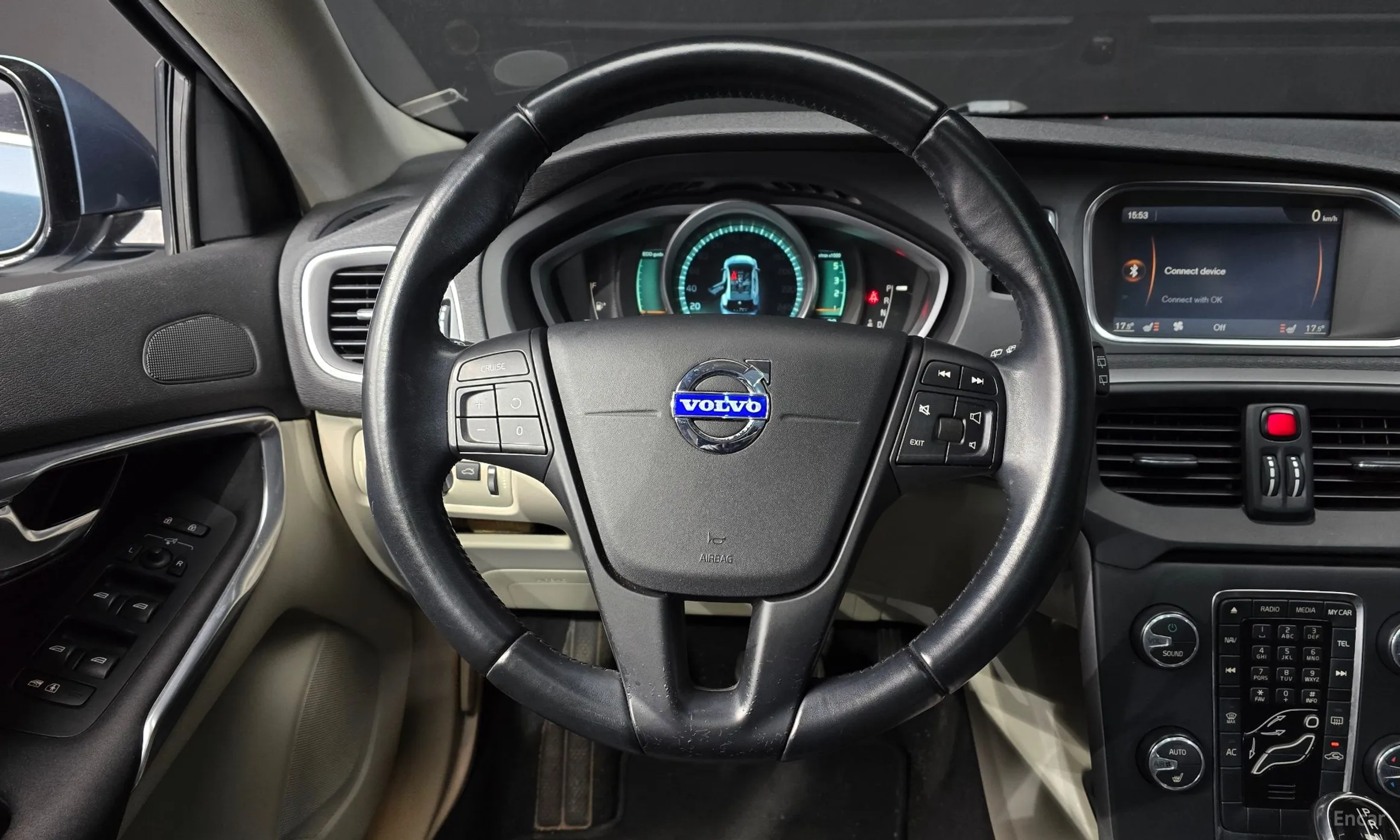 Volvo V40 превью 13