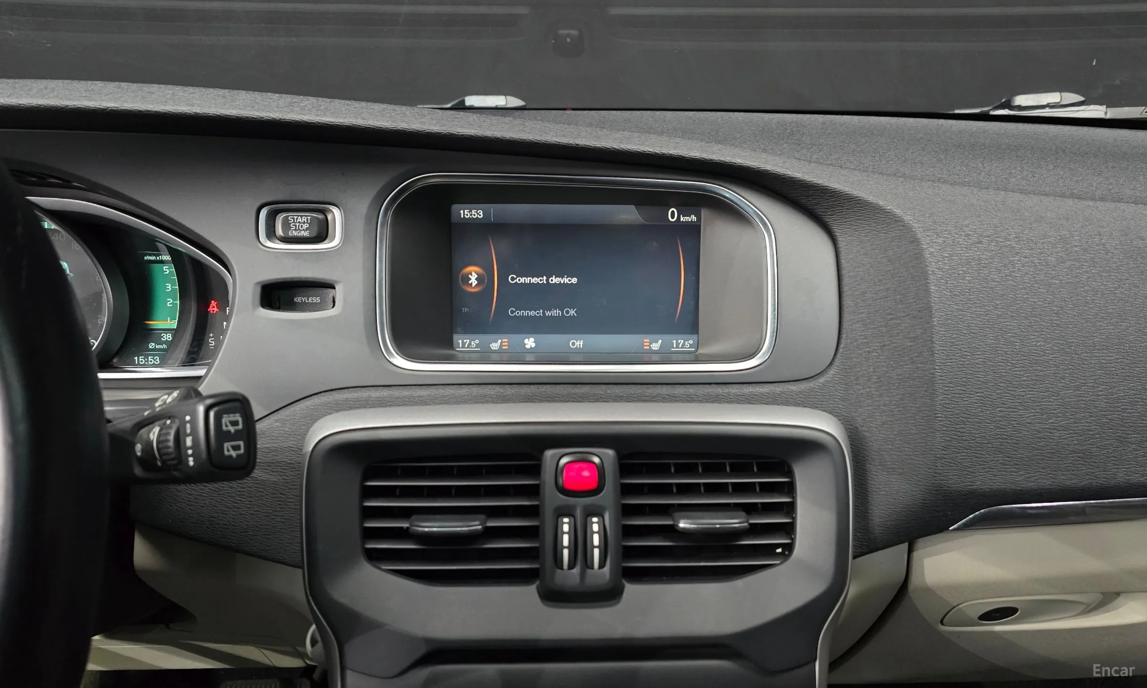 Volvo V40 превью 15