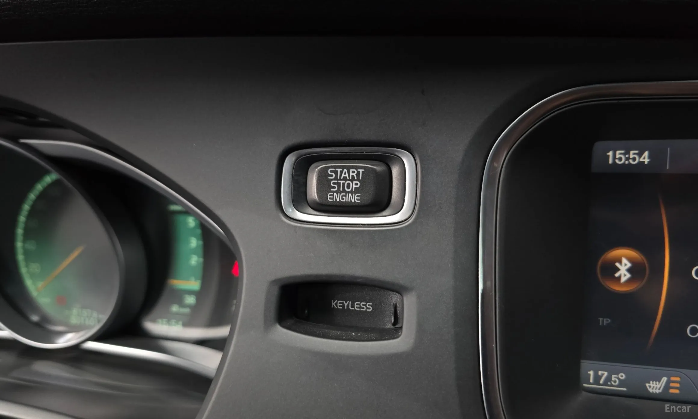 Volvo V40 превью 19