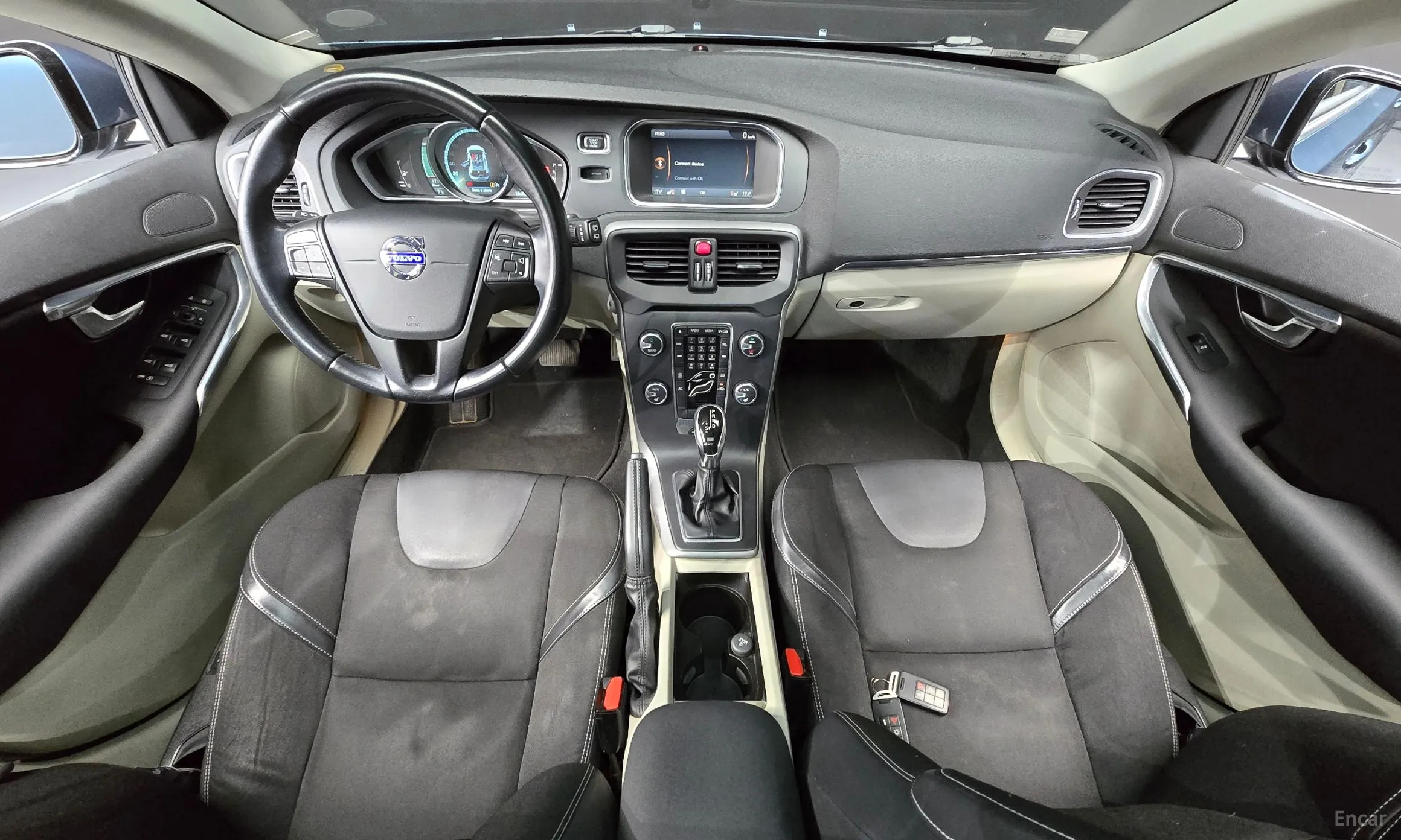 Volvo V40 превью 7