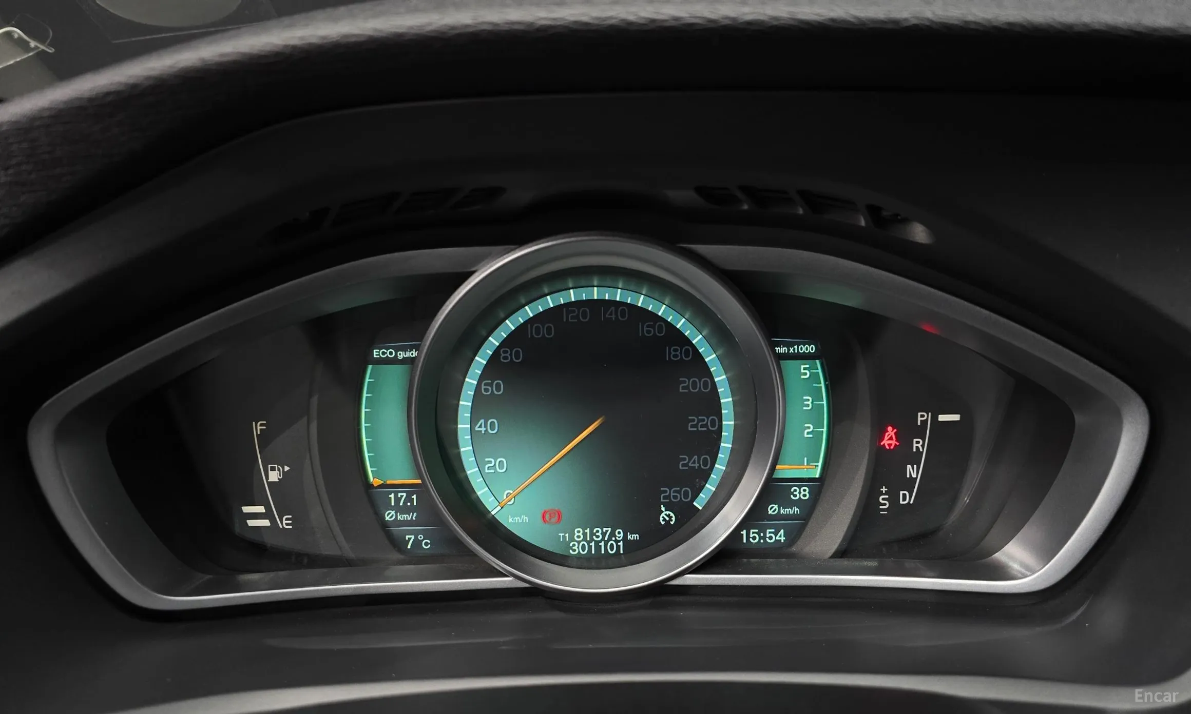 Volvo V40 превью 8