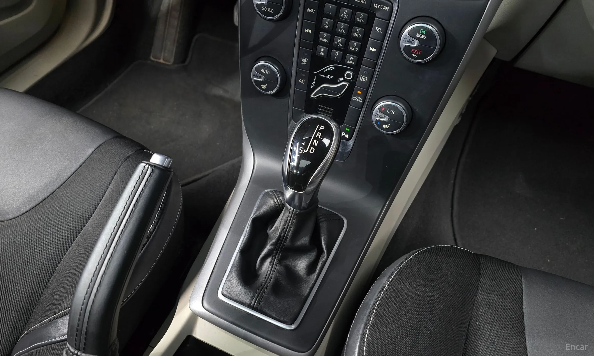 Volvo V40 превью 9