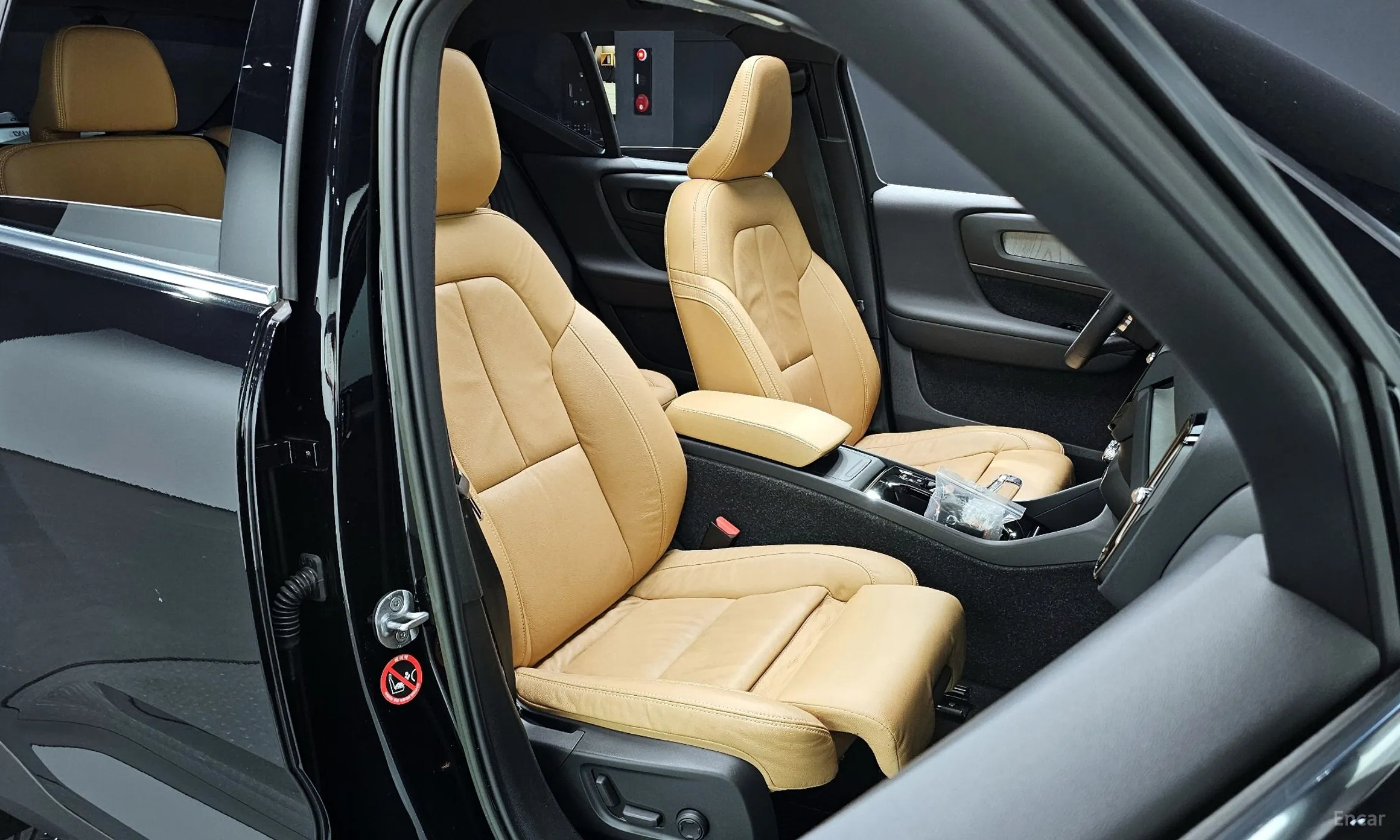 Volvo XC40 превью 10