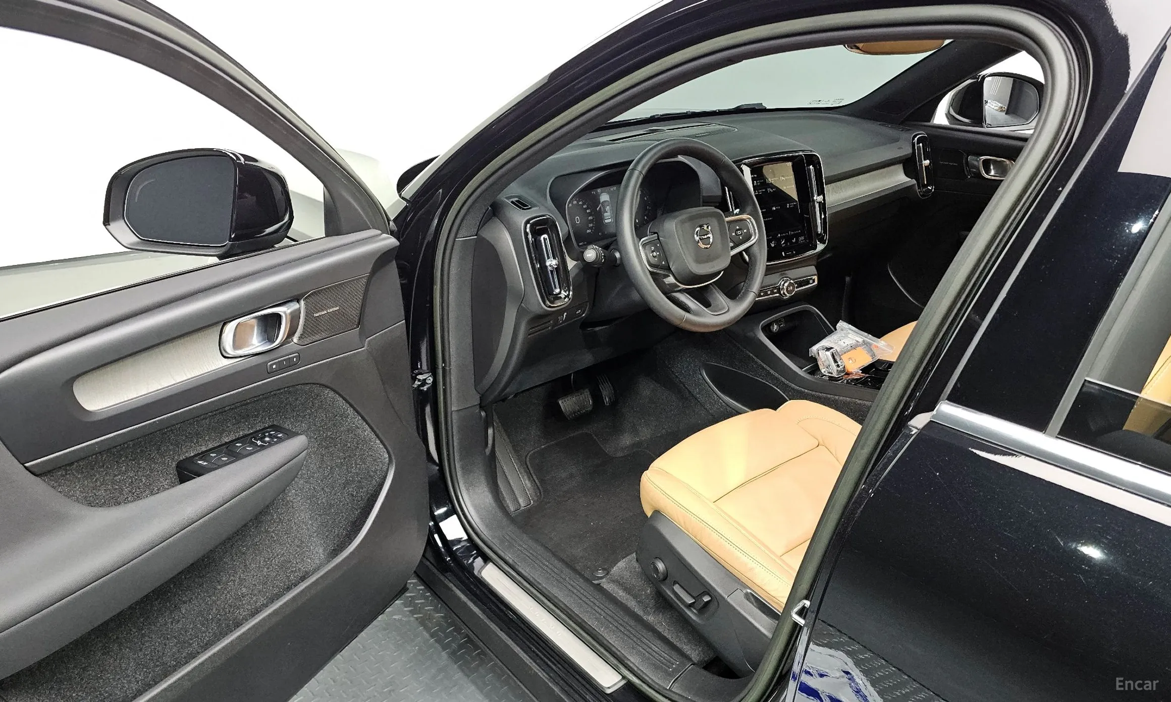 Volvo XC40 превью 11