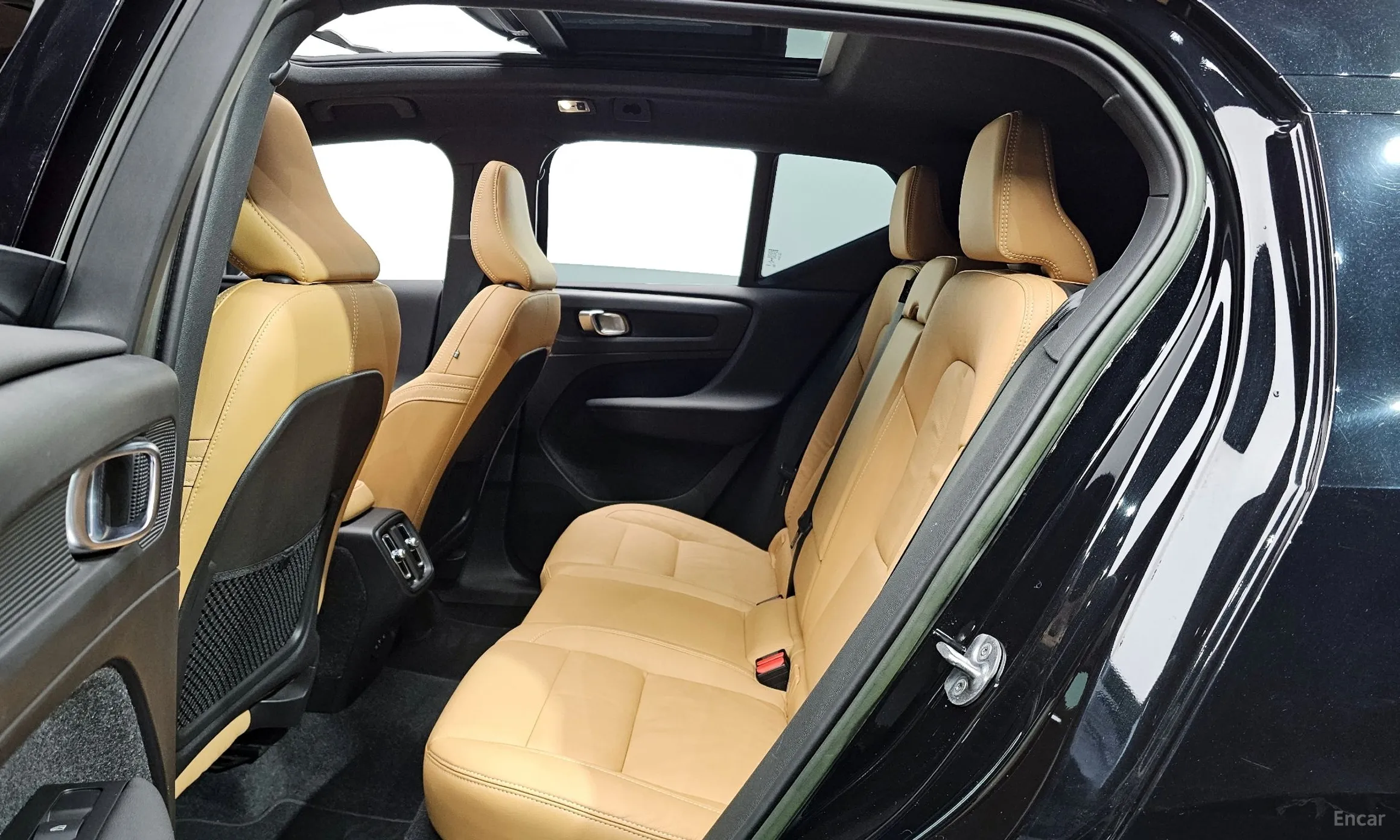 Volvo XC40 превью 12