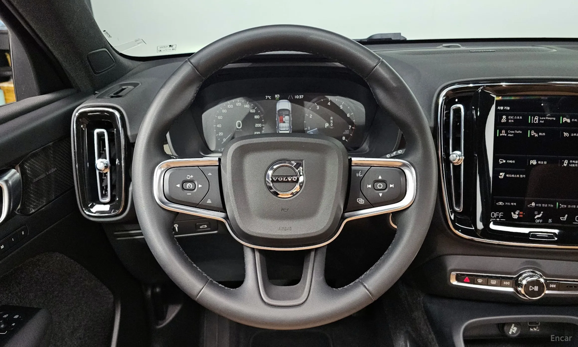 Volvo XC40 превью 13