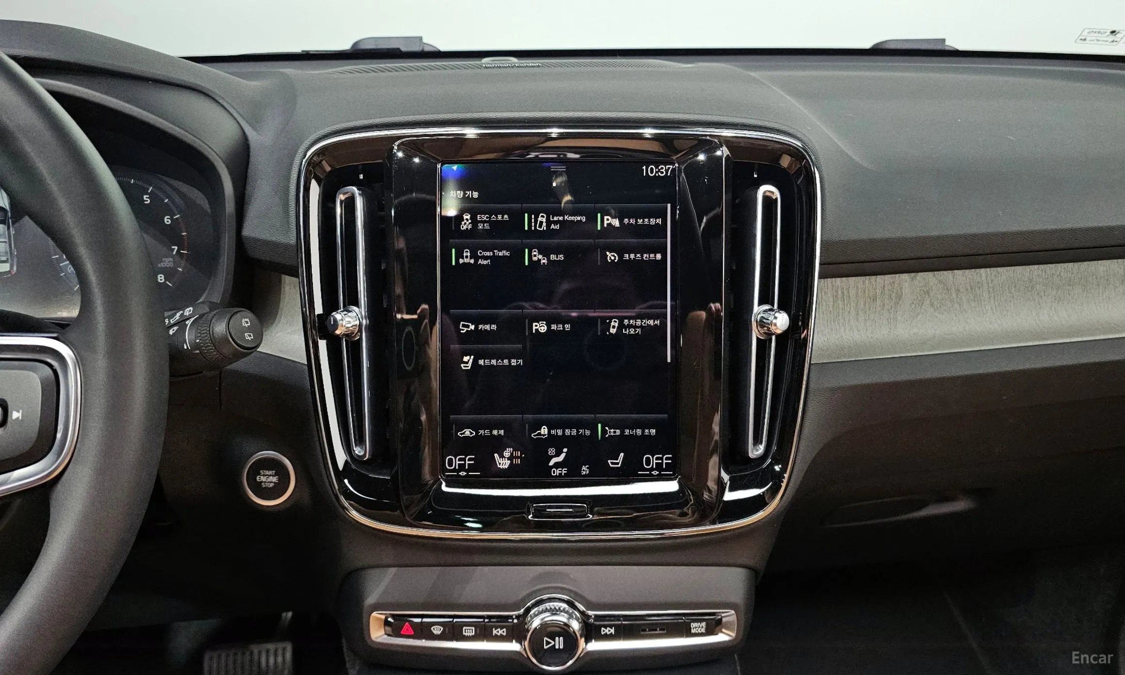Volvo XC40 превью 15
