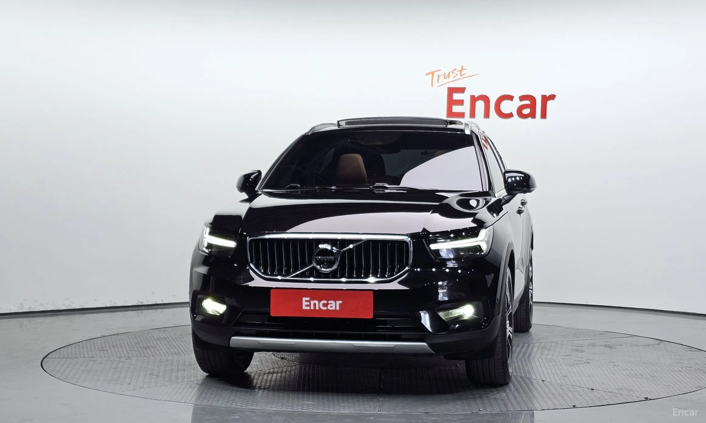 Volvo XC40 превью 3