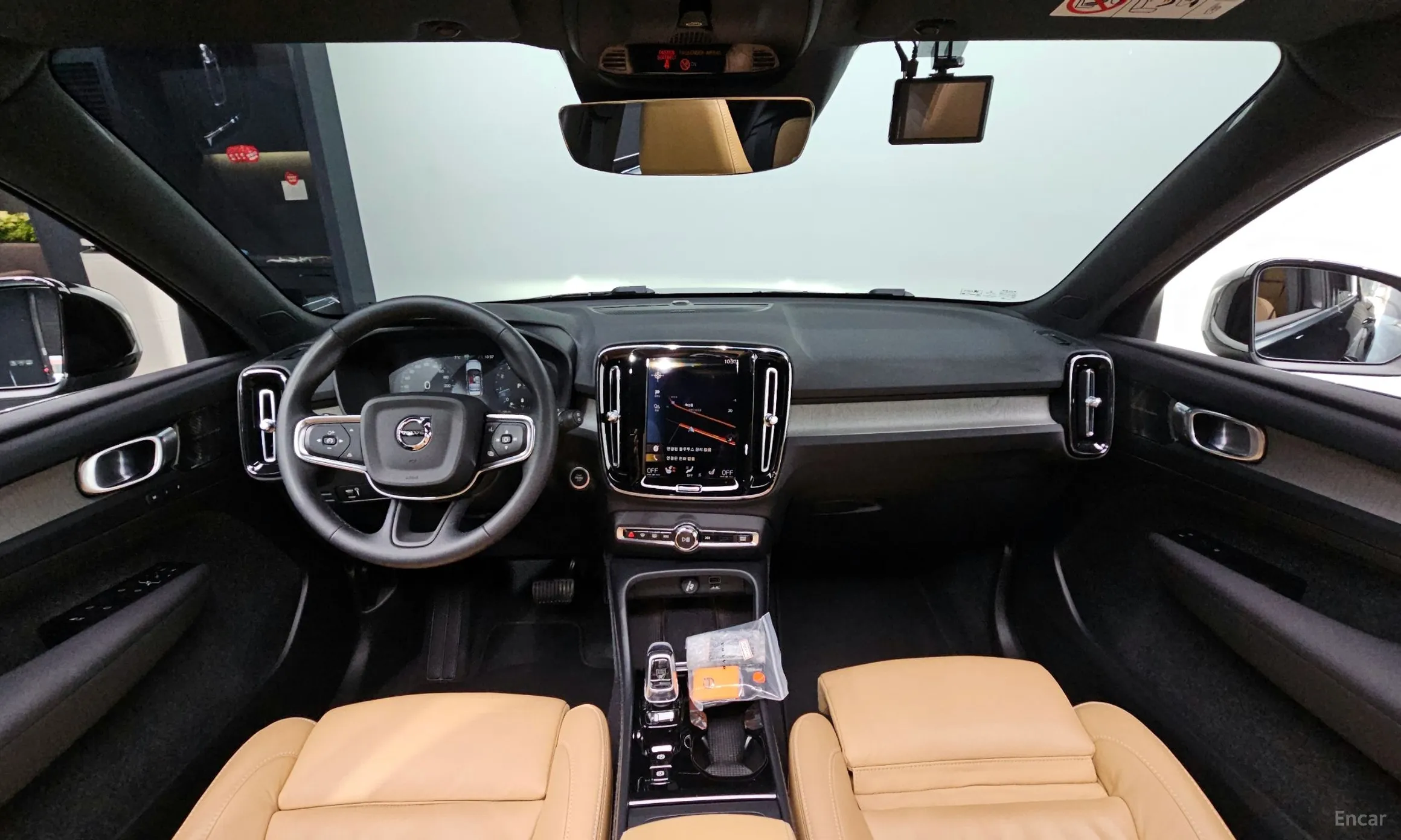 Volvo XC40 превью 7