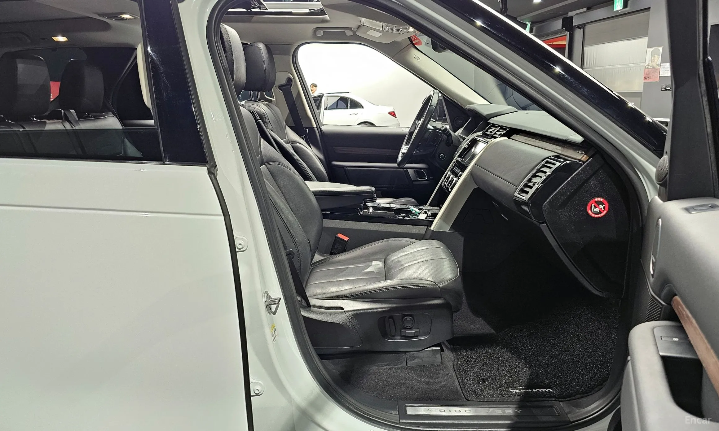 Land Rover Discovery 5 превью 10
