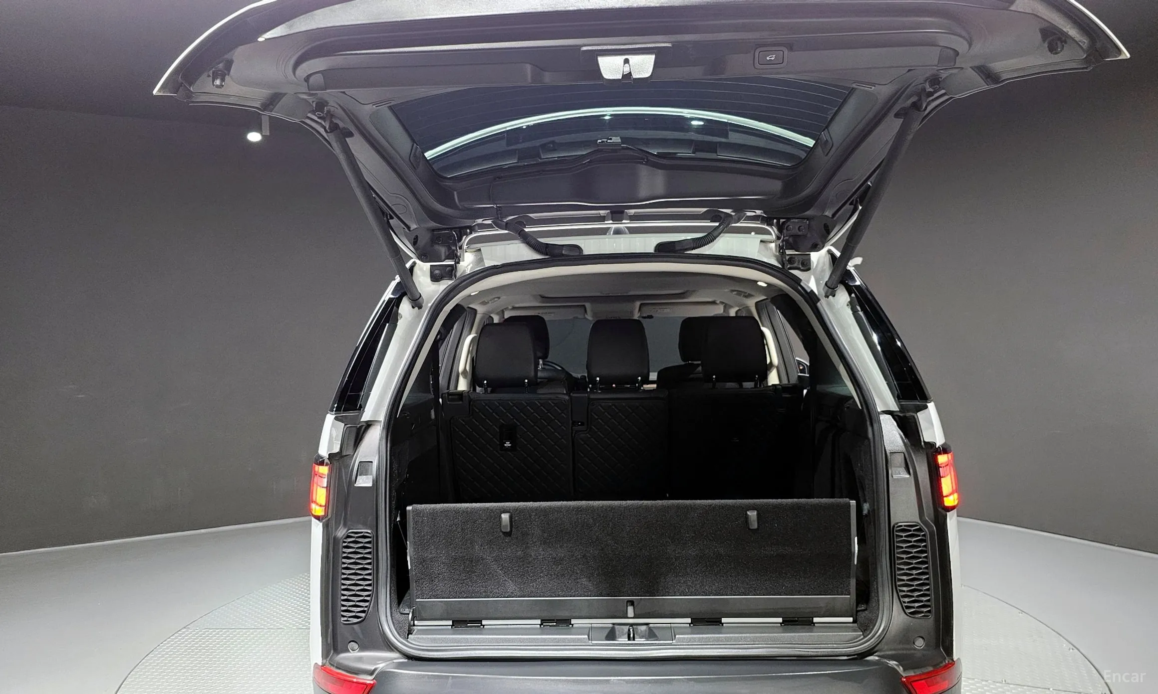 Land Rover Discovery 5 превью 20