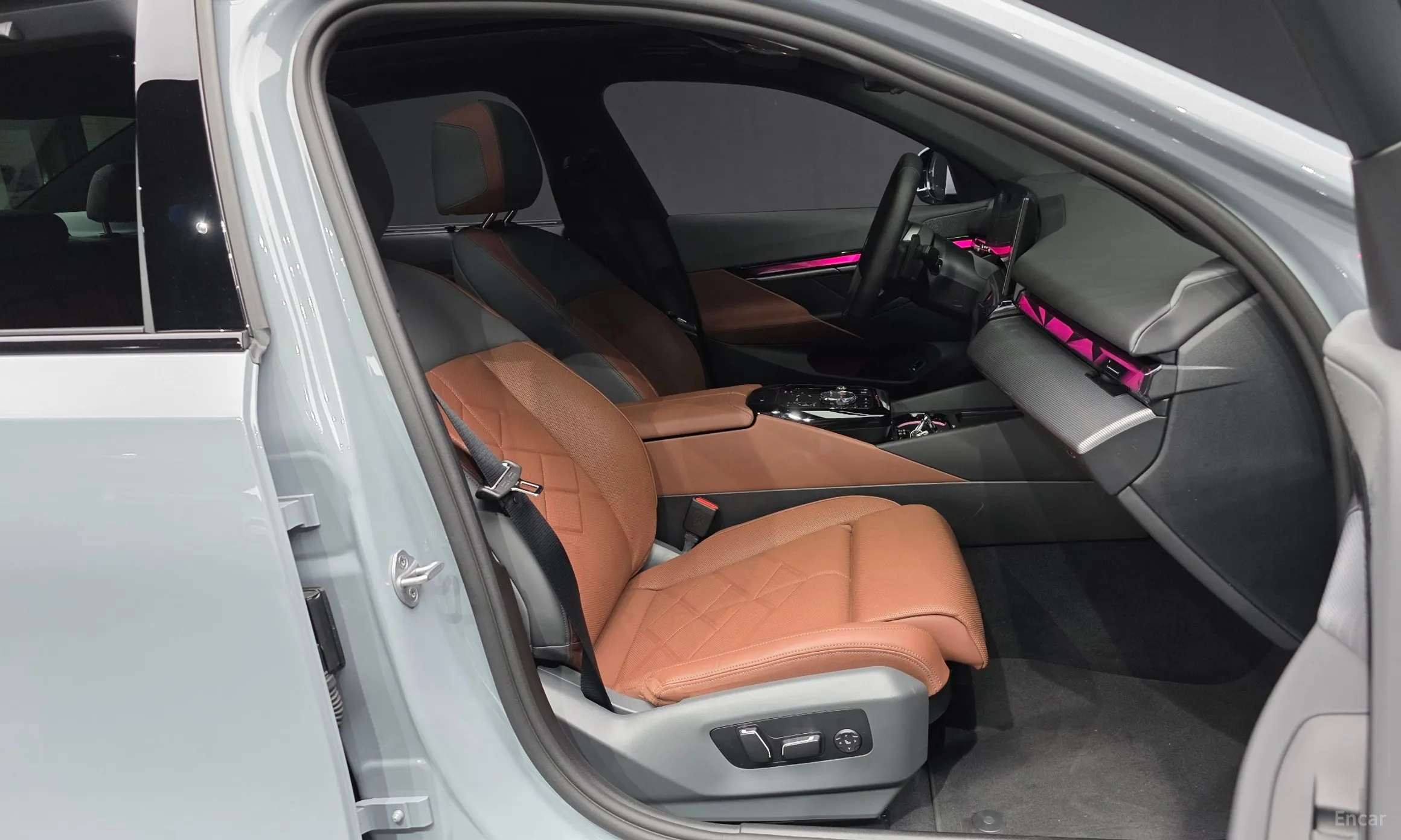 BMW 5 Series (G60) превью 11