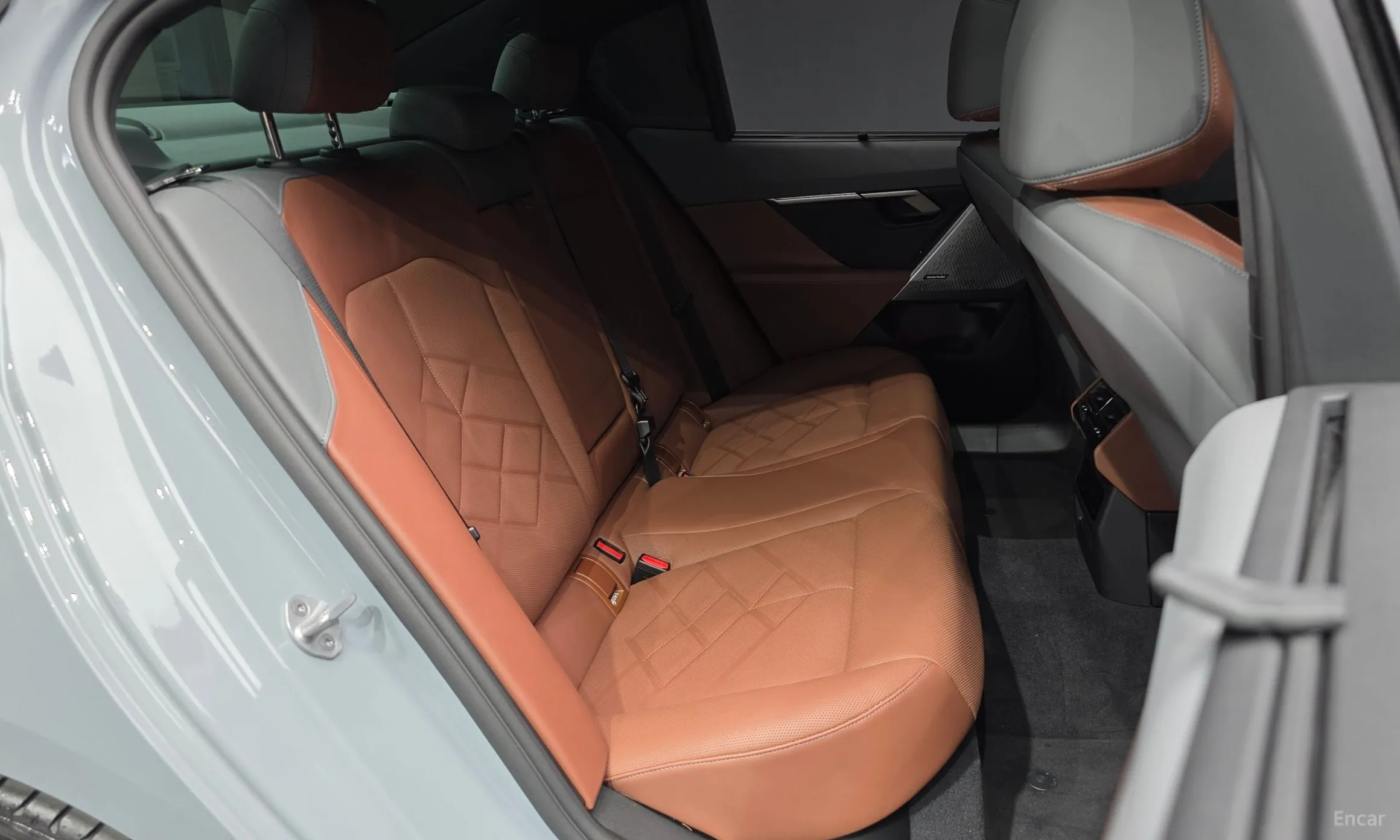 BMW 5 Series (G60) превью 12