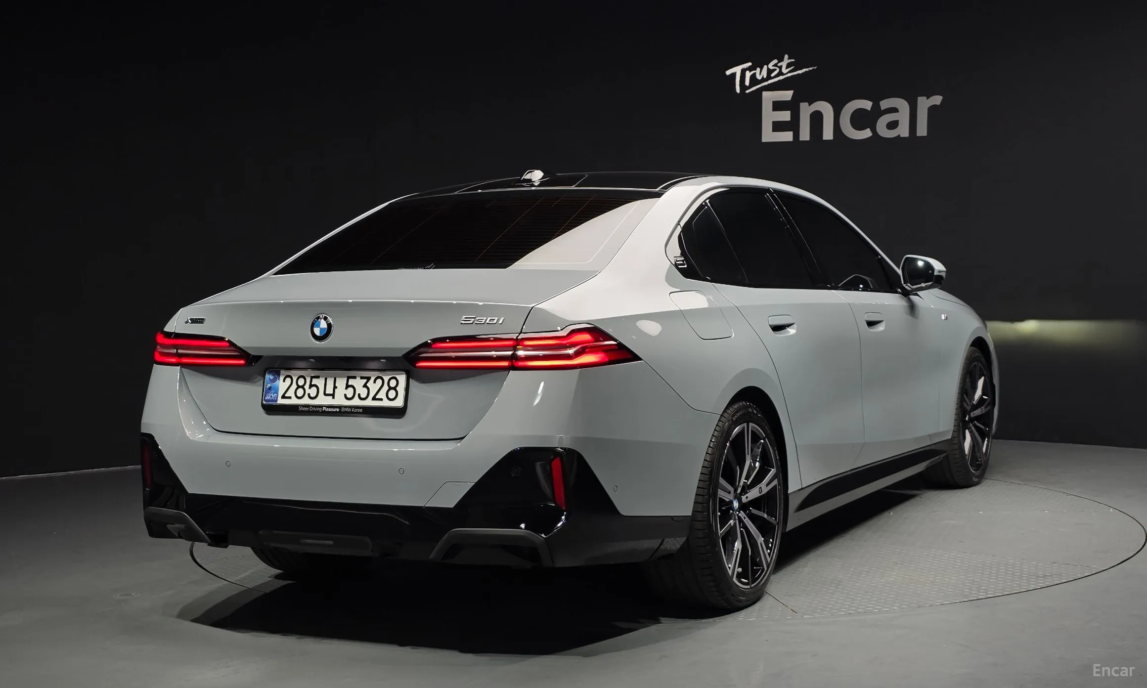 BMW 5 Series (G60) превью 2