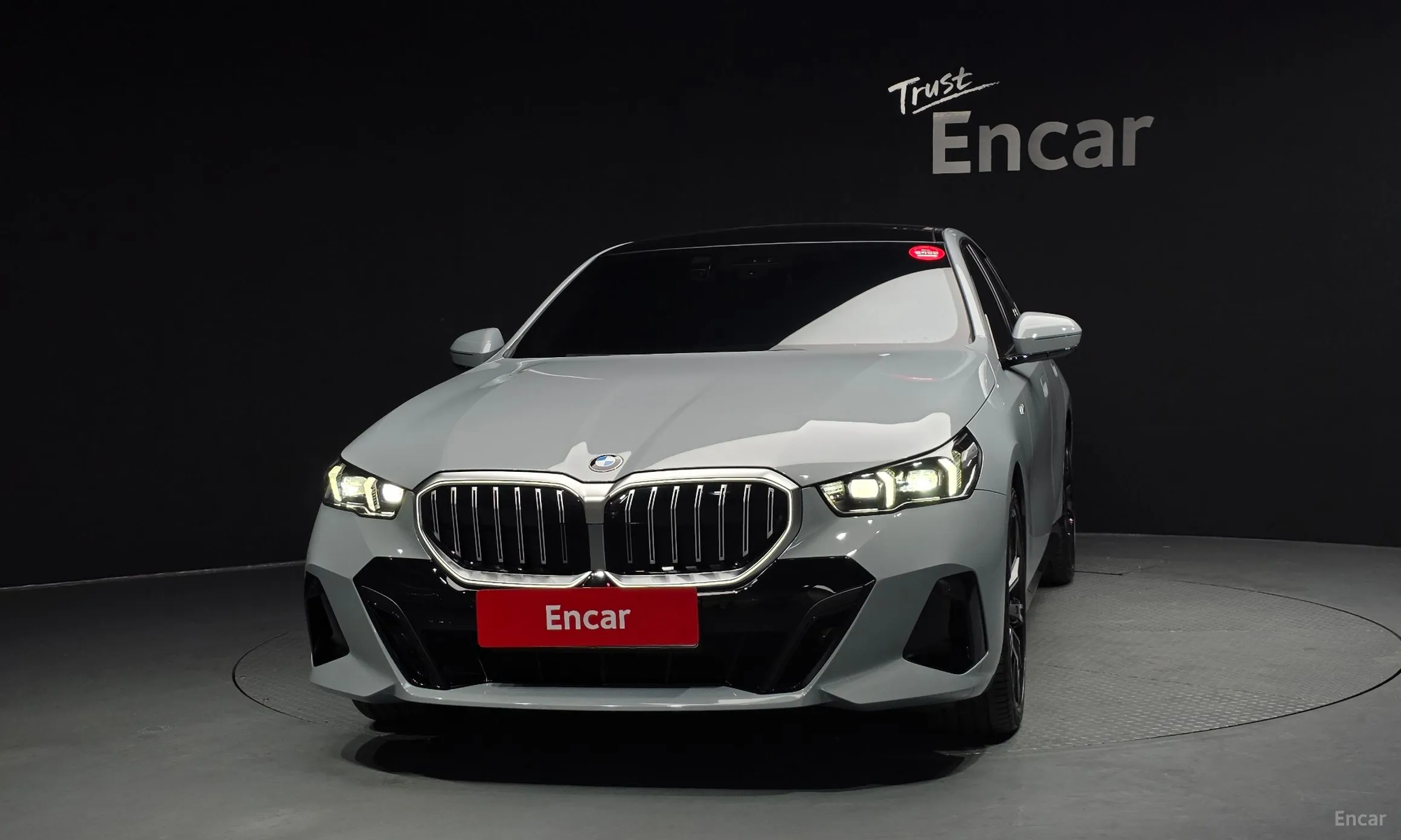 BMW 5 Series (G60) превью 3