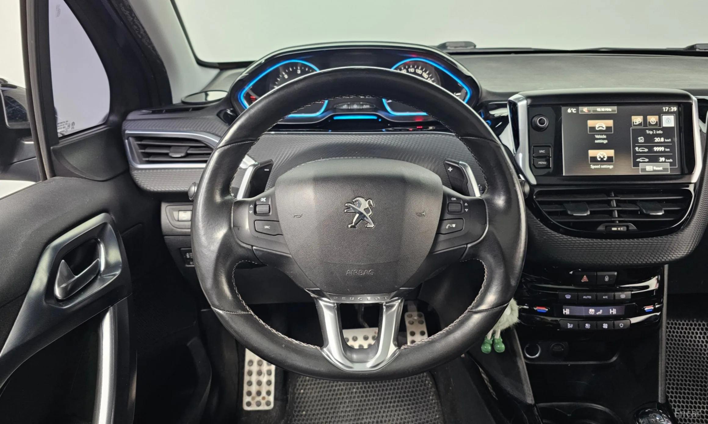 Peugeot 2008. превью 13