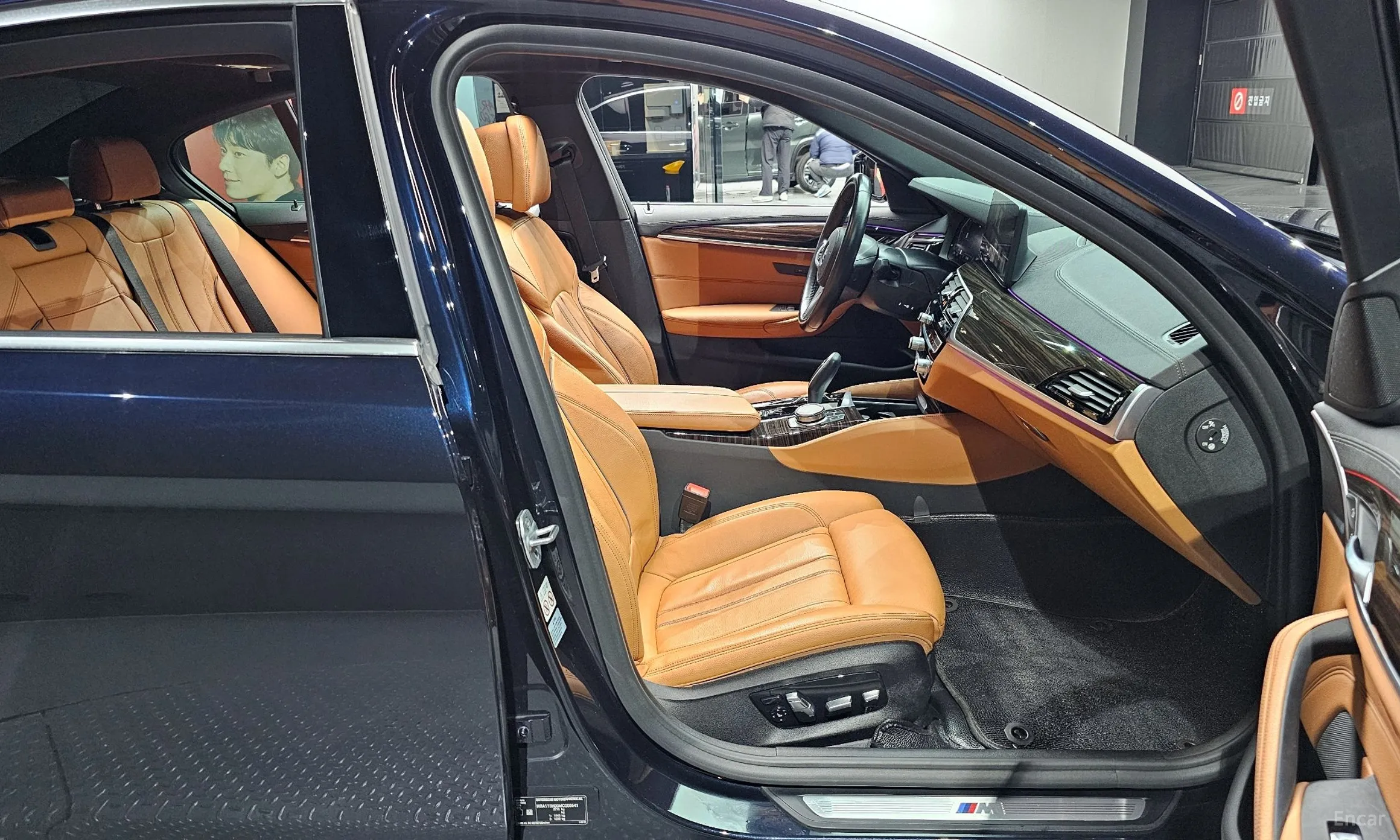 BMW 5 Series (G30) превью 10