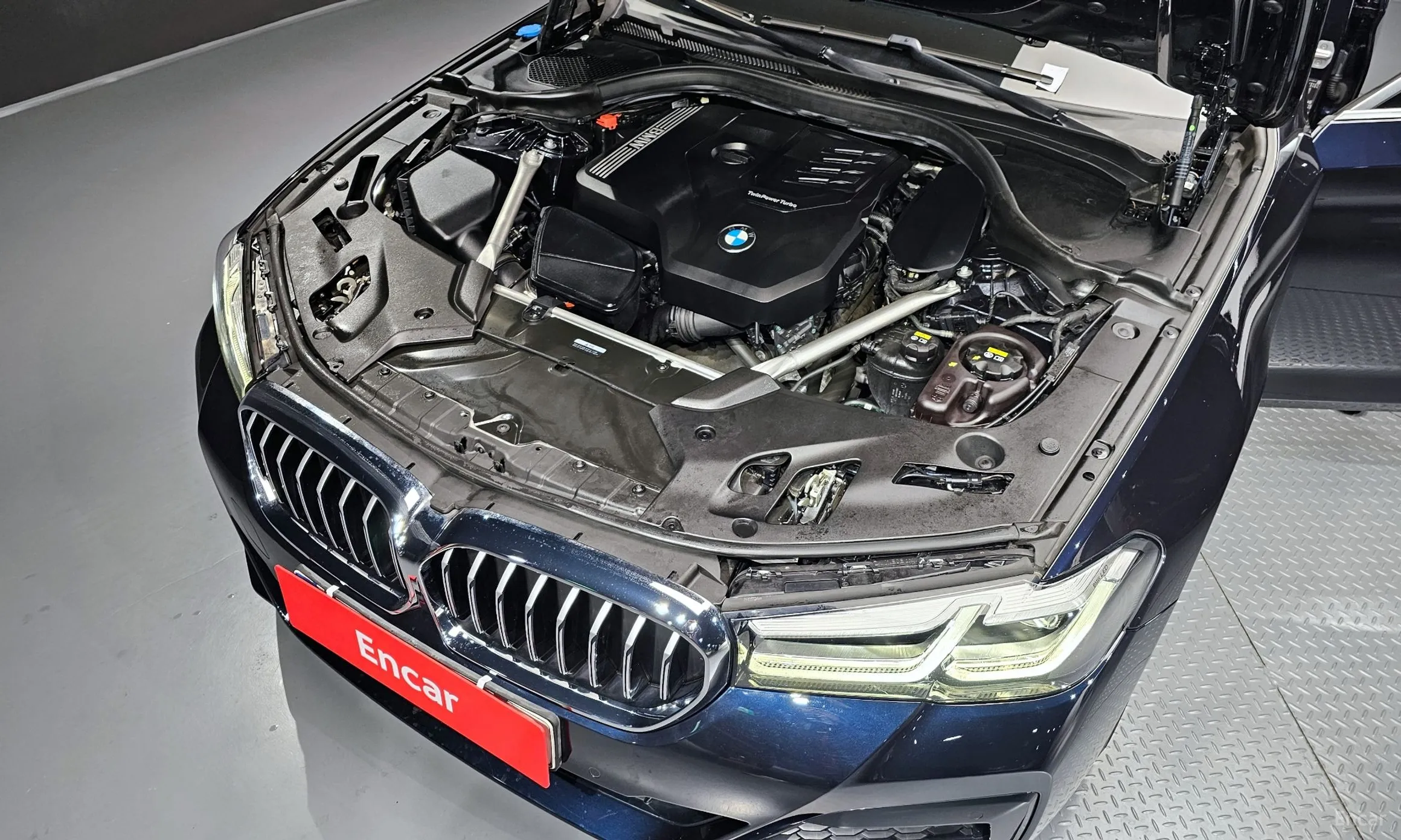 BMW 5 Series (G30) превью 6