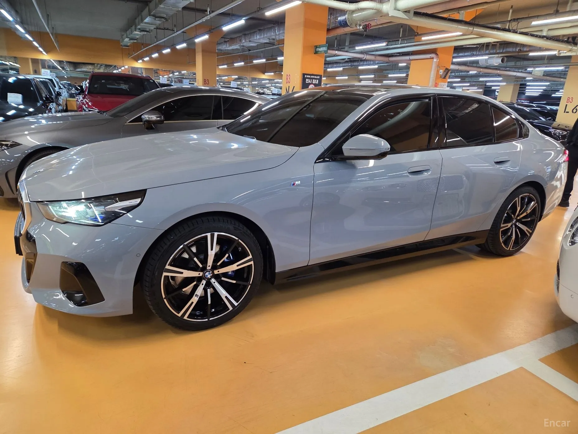 BMW 5 Series (G60) превью 2