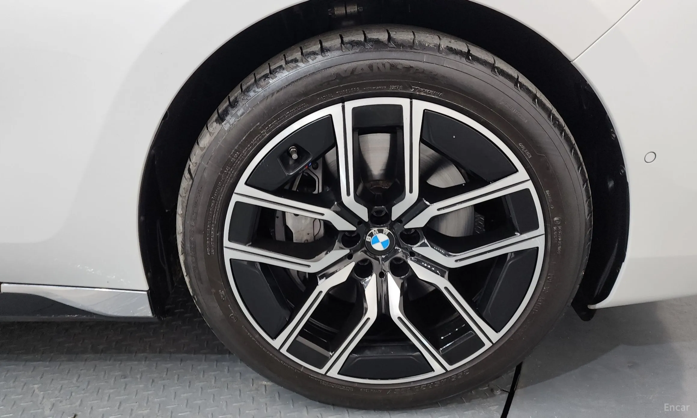 BMW 7 Series (G70) превью 5