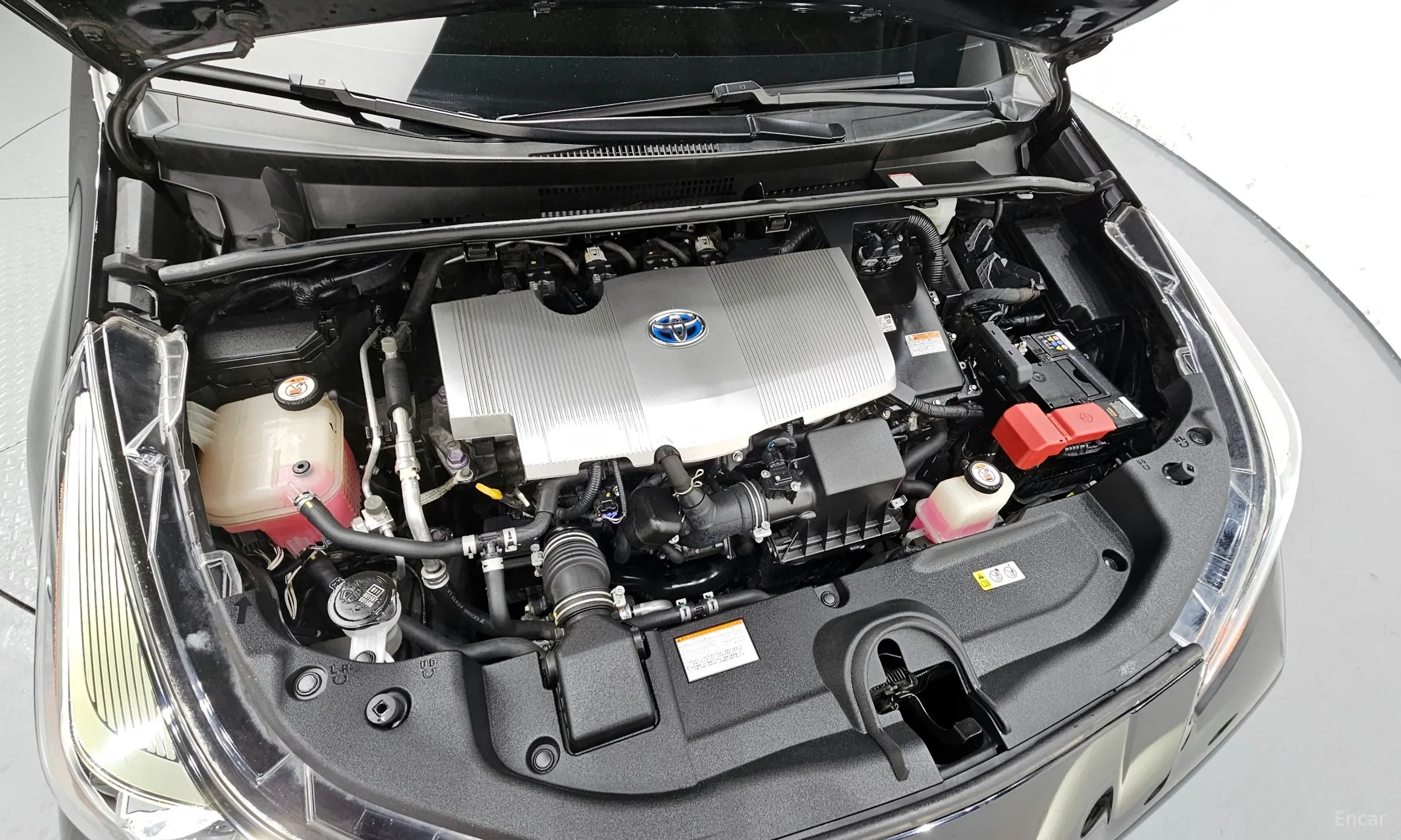 Toyota Prius 4th Generation превью 6
