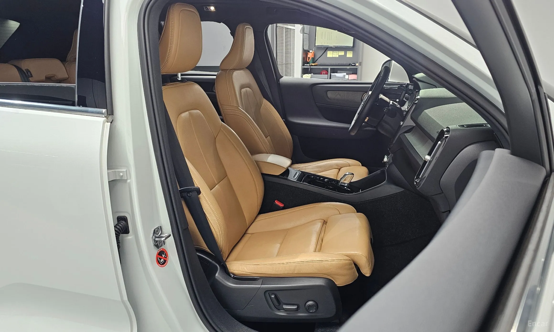 Volvo XC40 превью 10