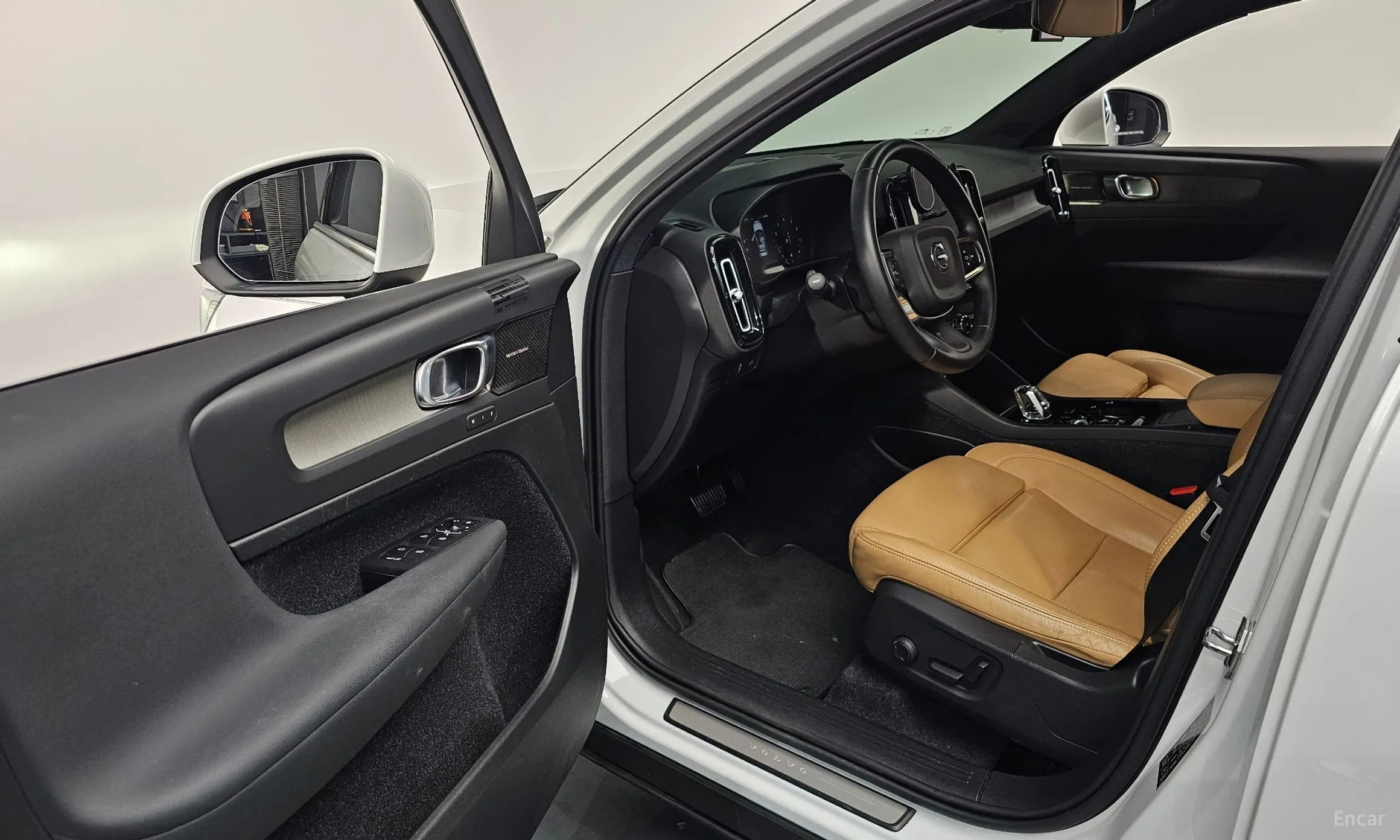 Volvo XC40 превью 11