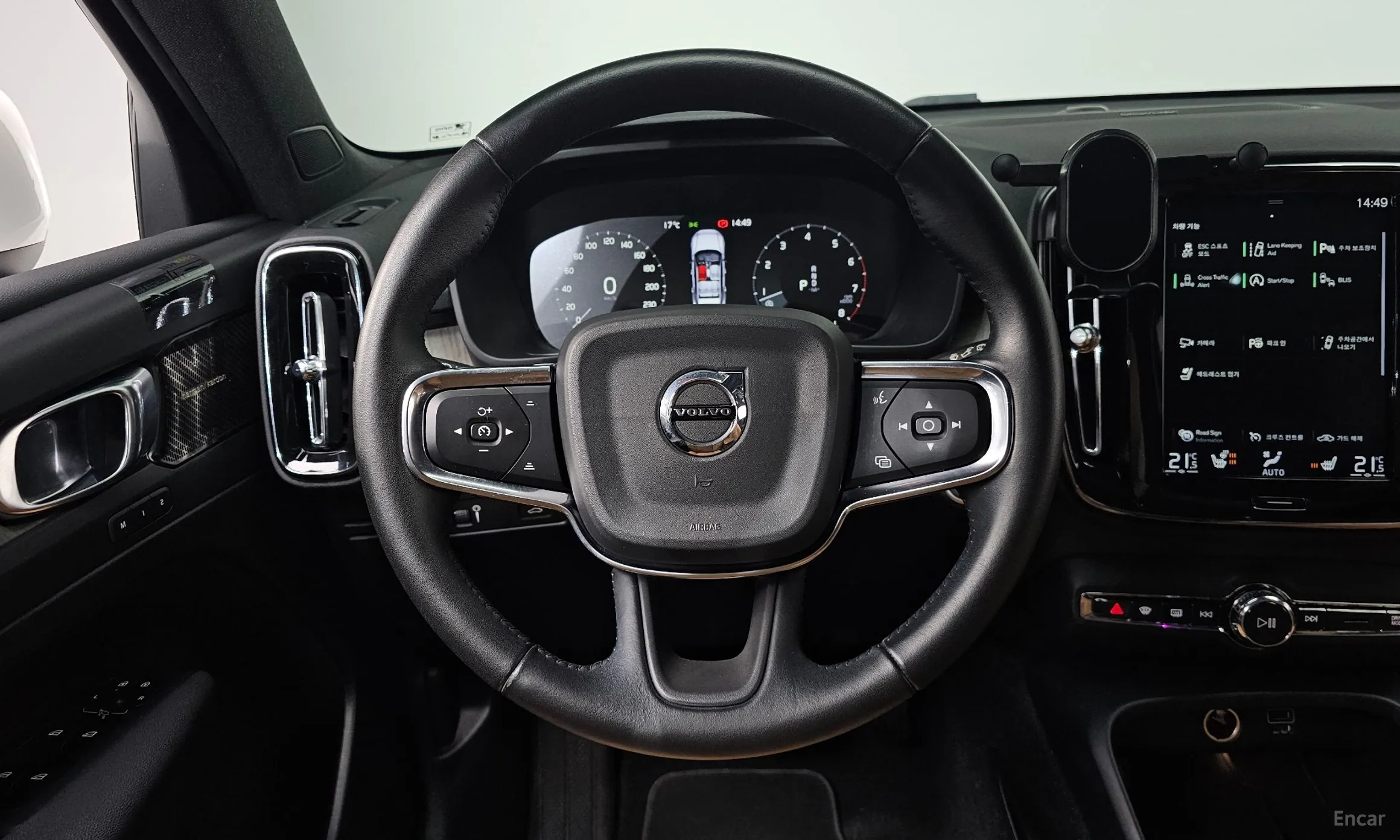 Volvo XC40 превью 13