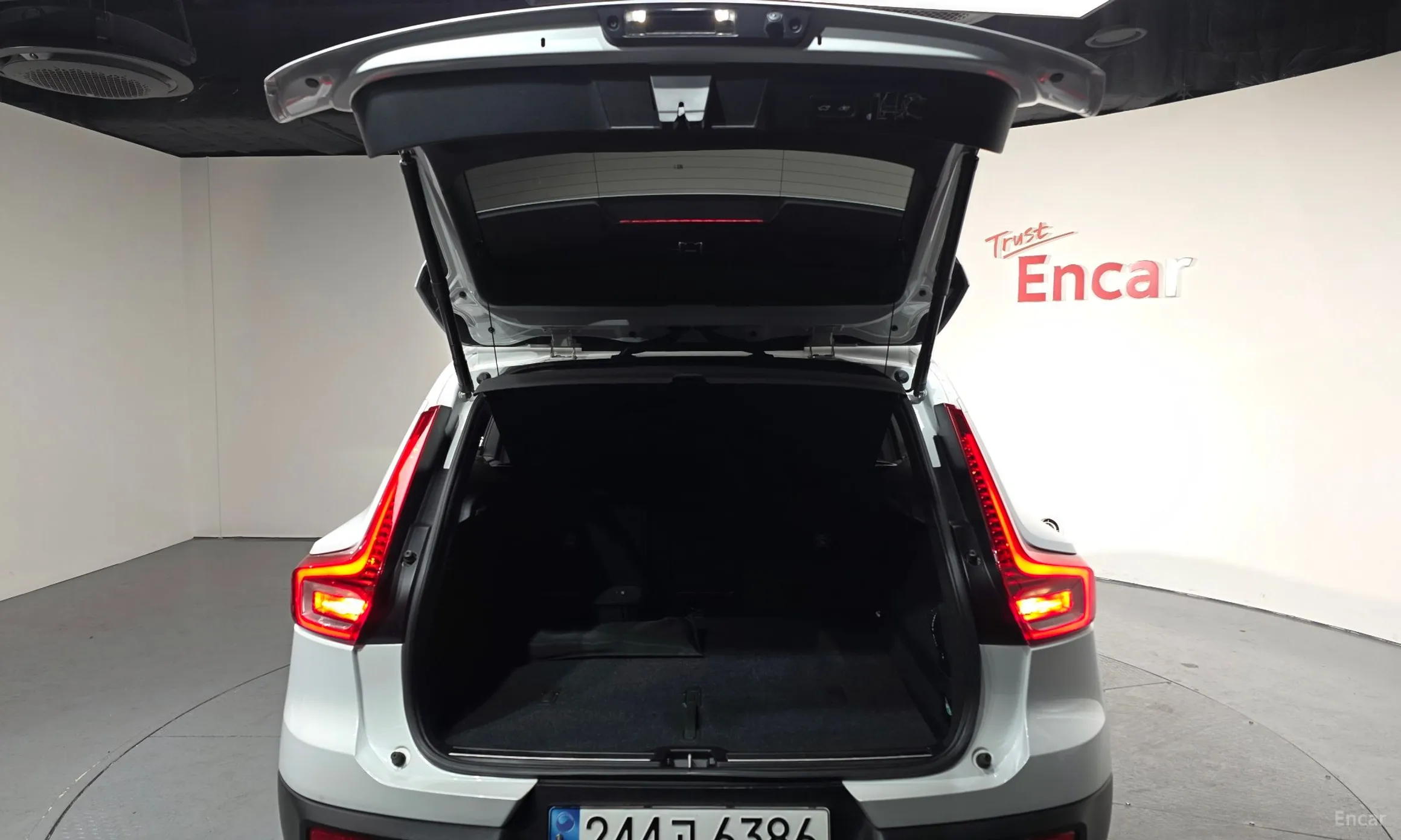 Volvo XC40 превью 20