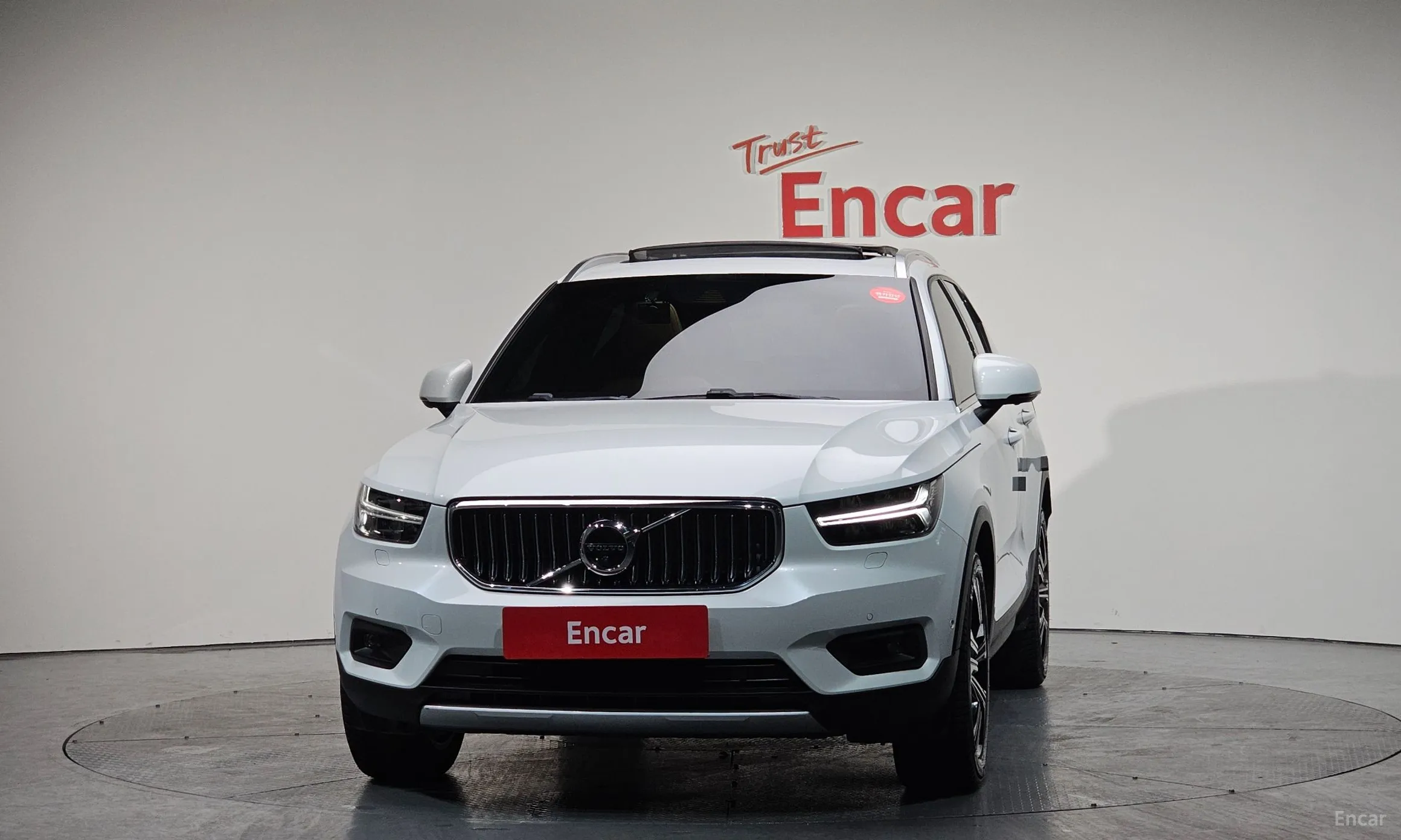 Volvo XC40 превью 3