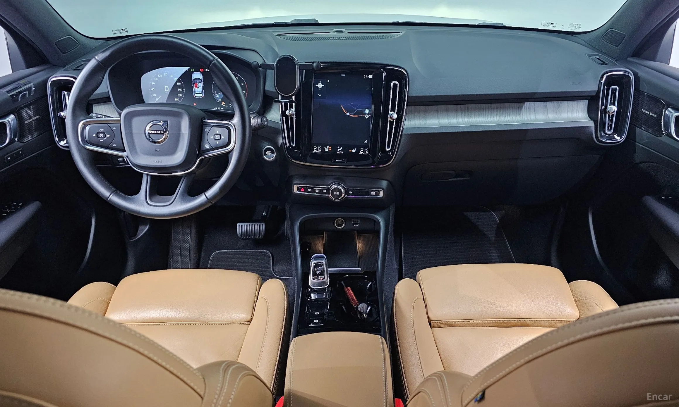 Volvo XC40 превью 7
