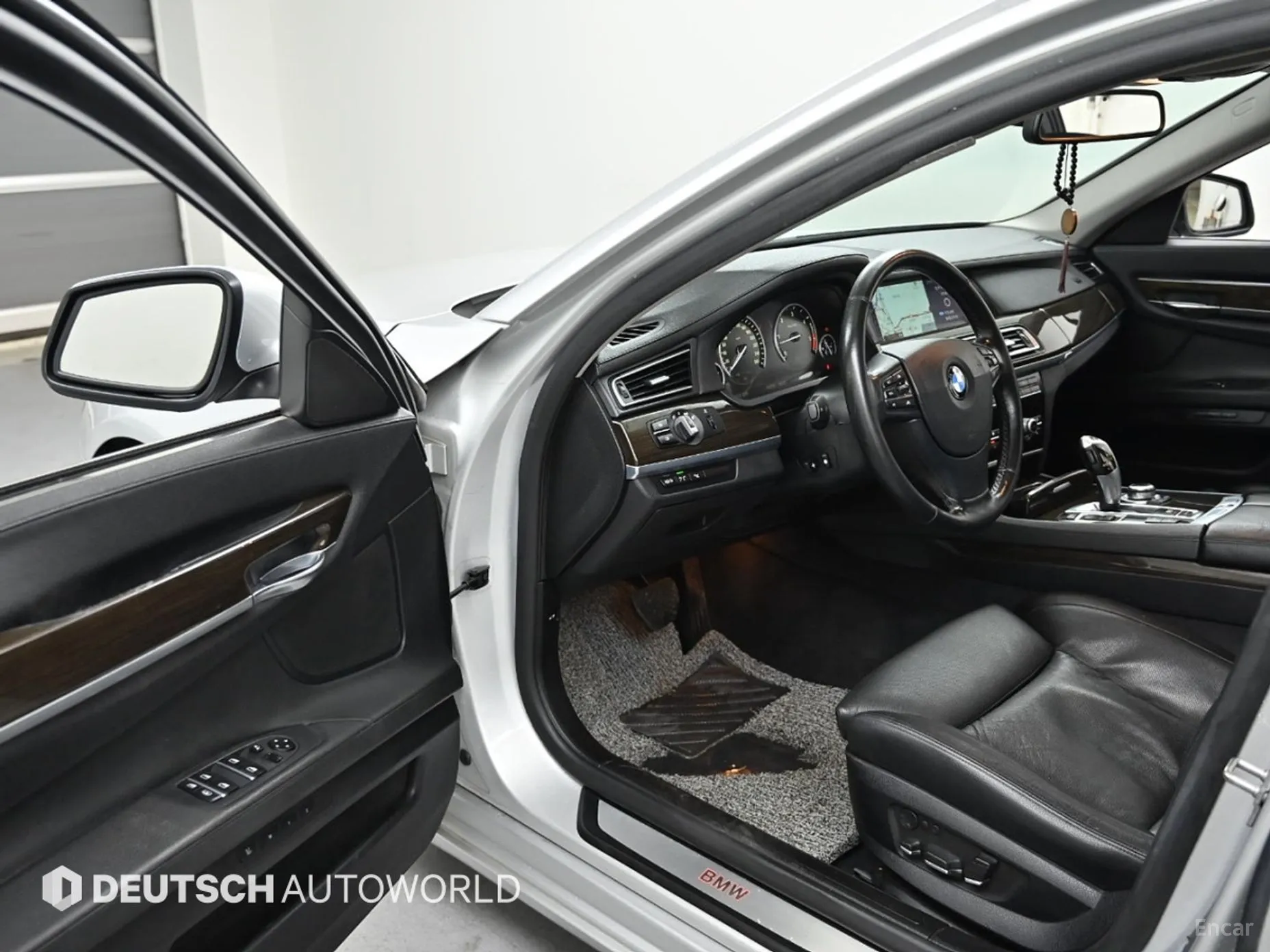BMW 7 Series (F01) превью 11