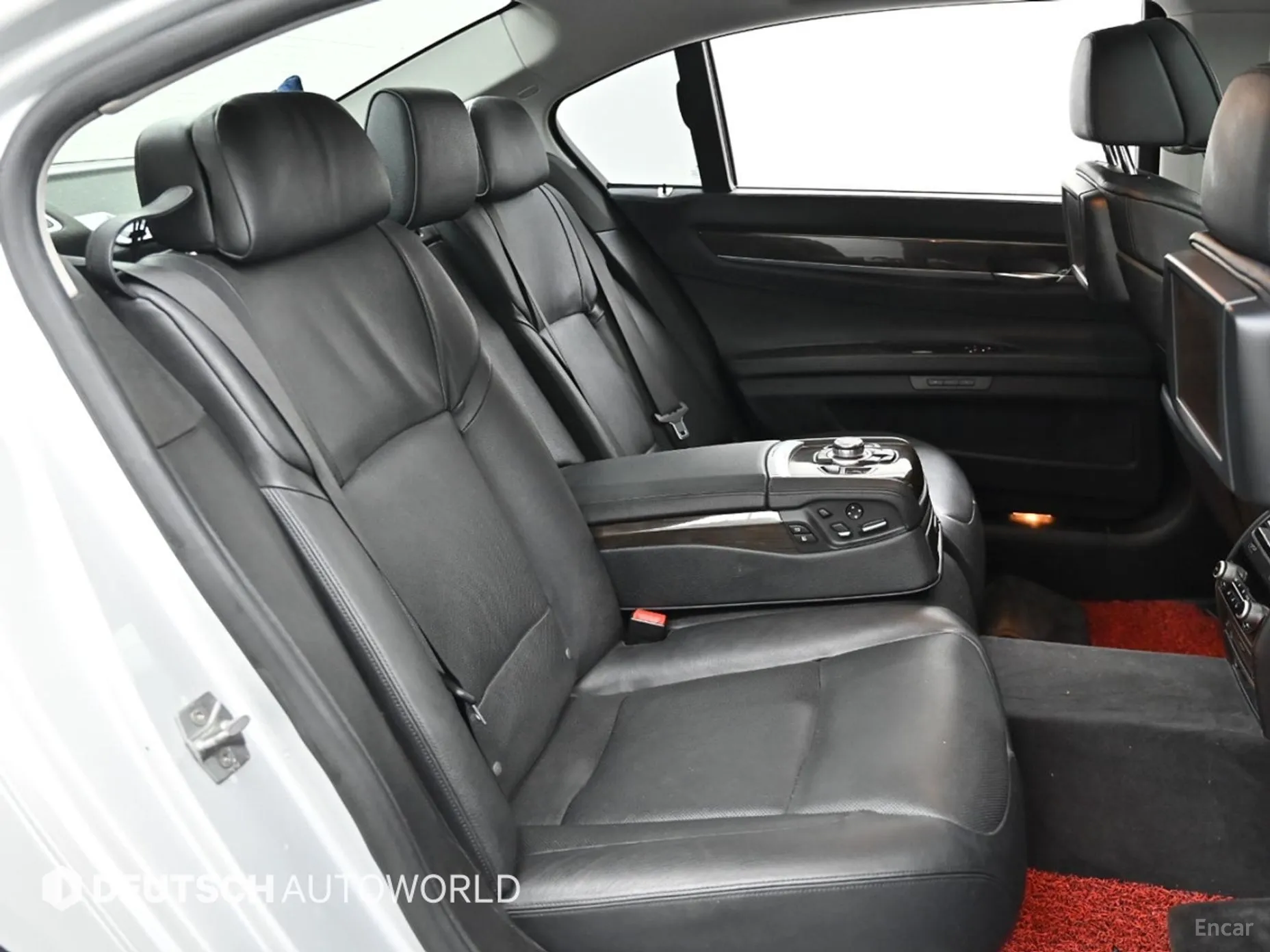 BMW 7 Series (F01) превью 12