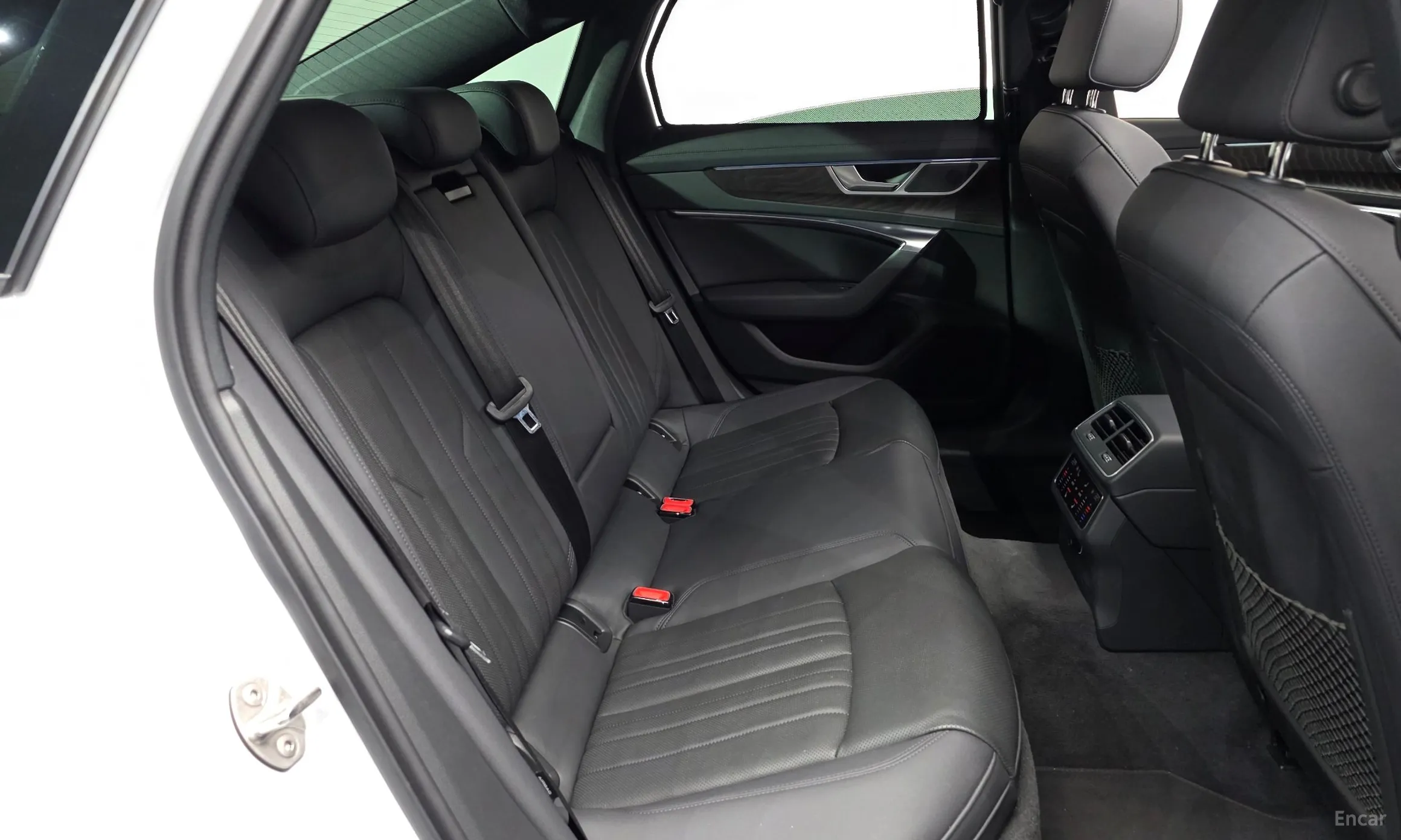 Audi A6 (C8) превью 11