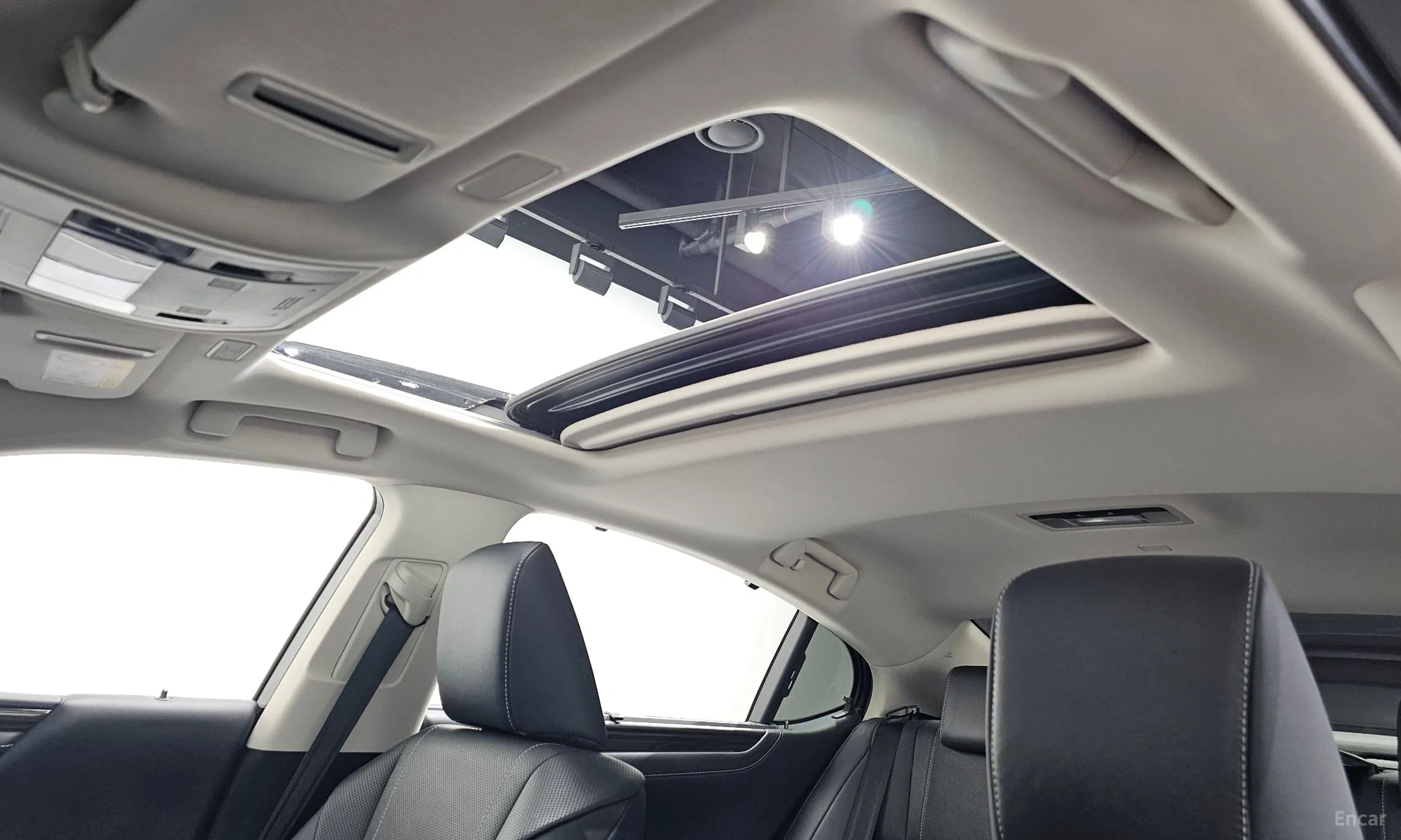 Lexus ES300h 7th Generation превью 18