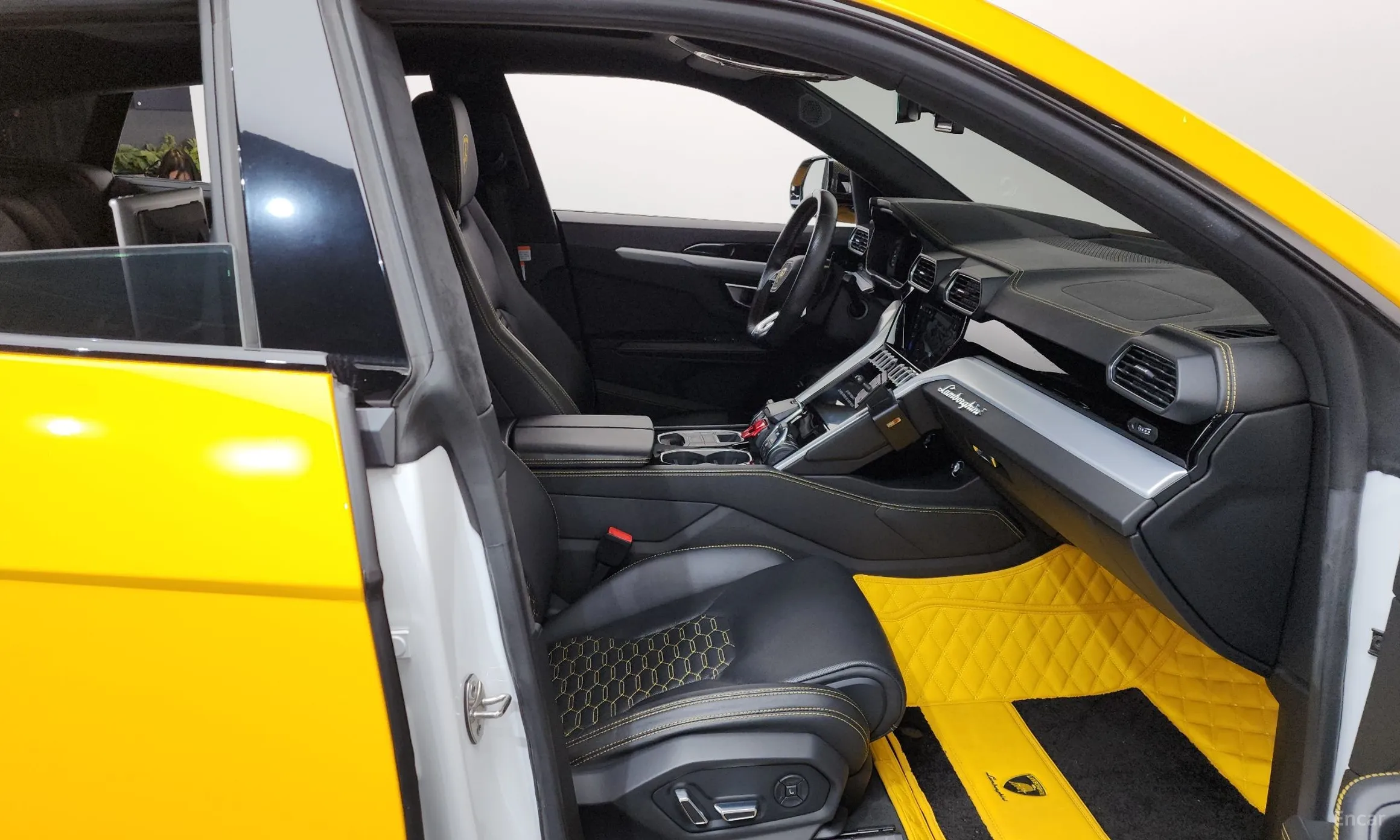 Lamborghini Urus превью 11