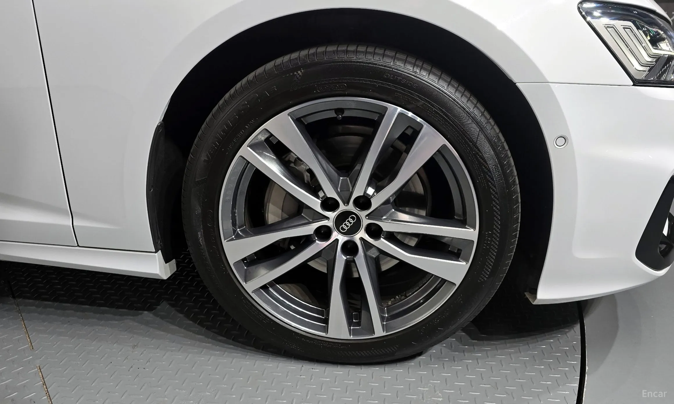 Audi A6 (C8) превью 5