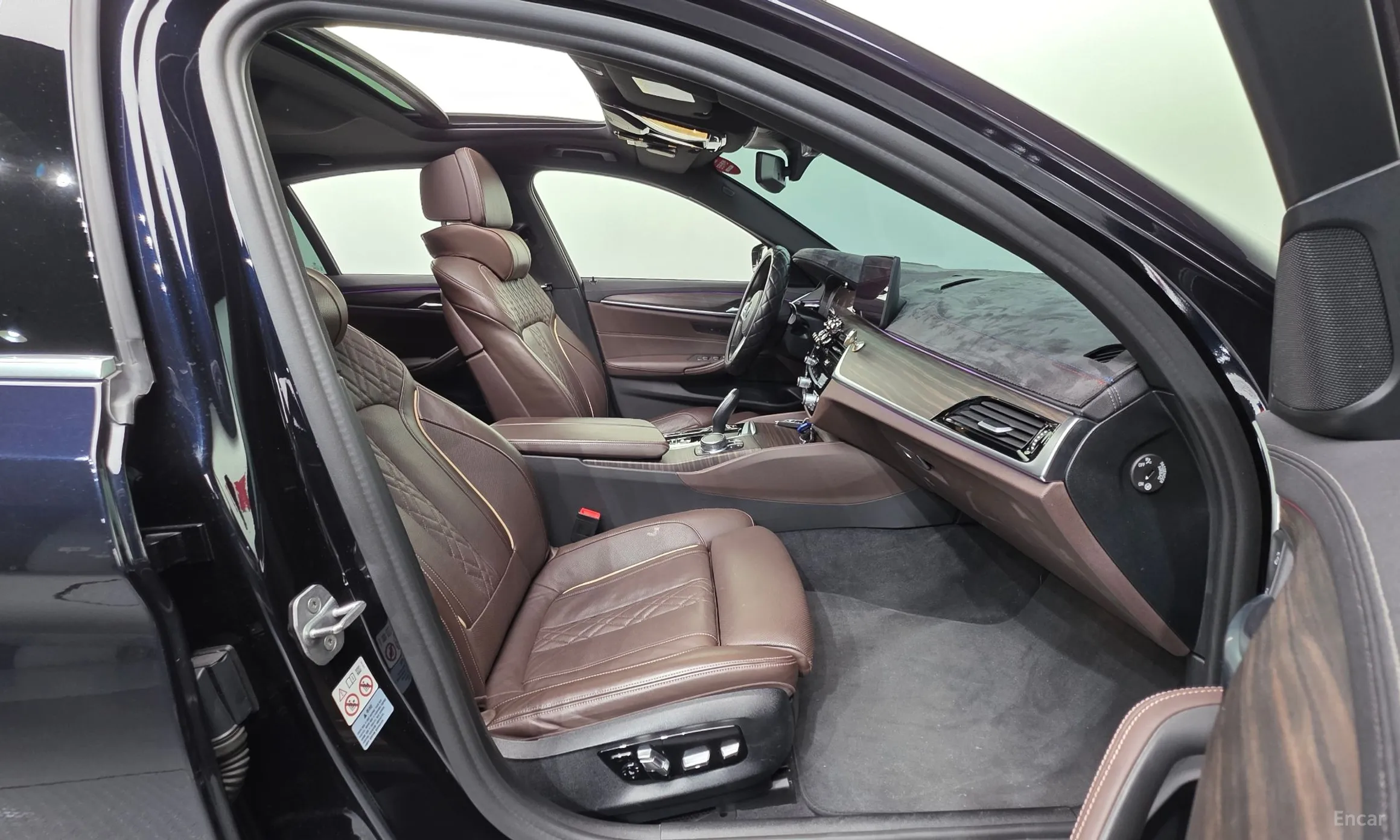 BMW 5 Series (G30) превью 10