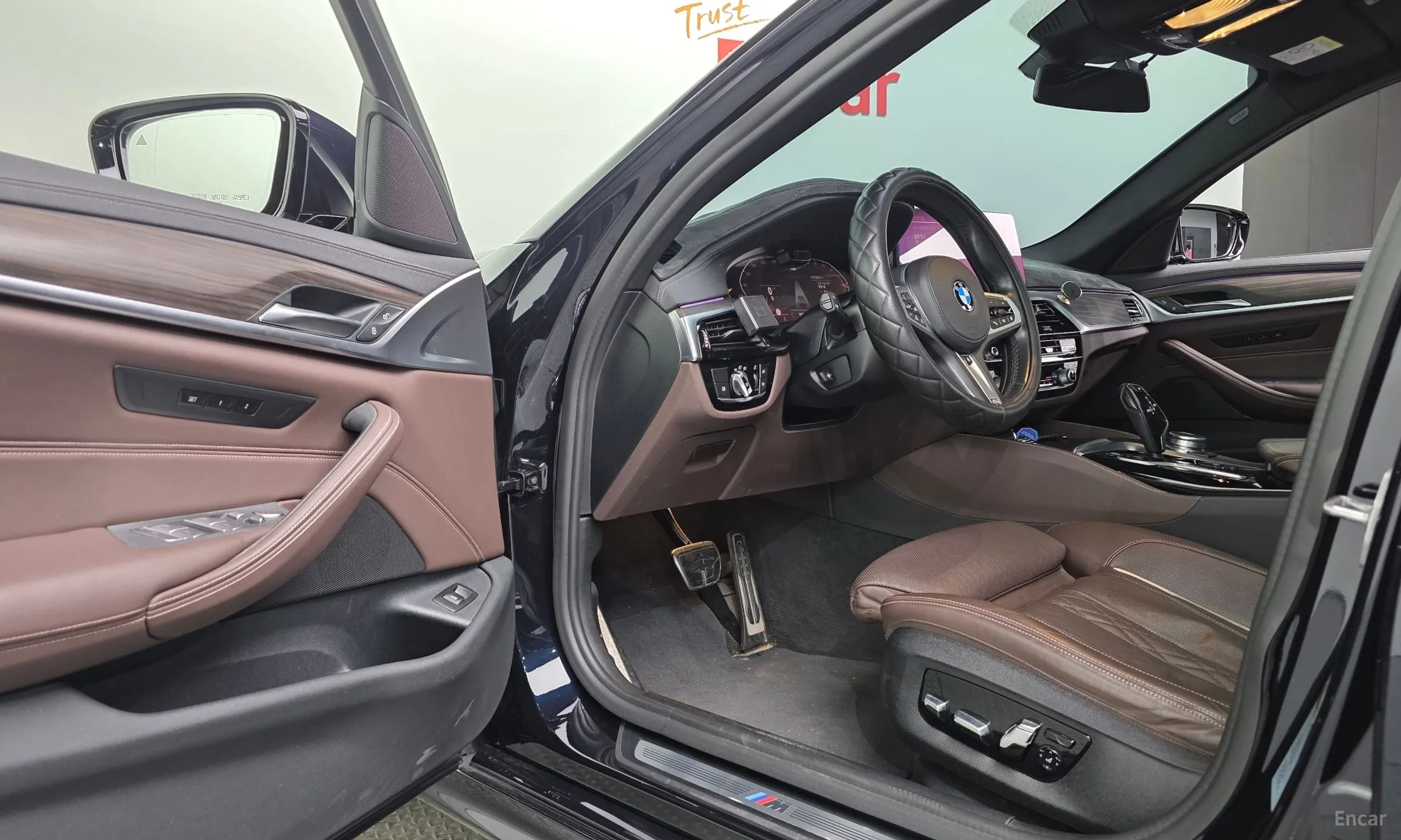 BMW 5 Series (G30) превью 13