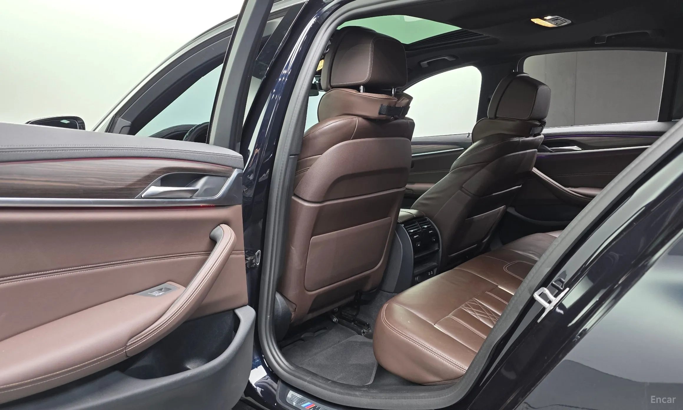 BMW 5 Series (G30) превью 17