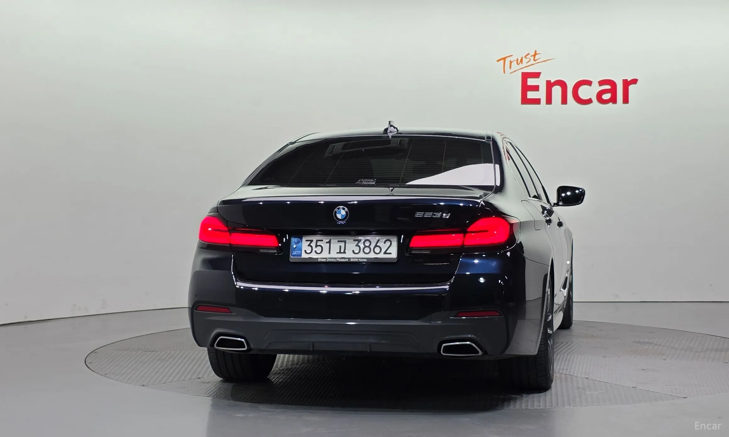 BMW 5 Series (G30) превью 4