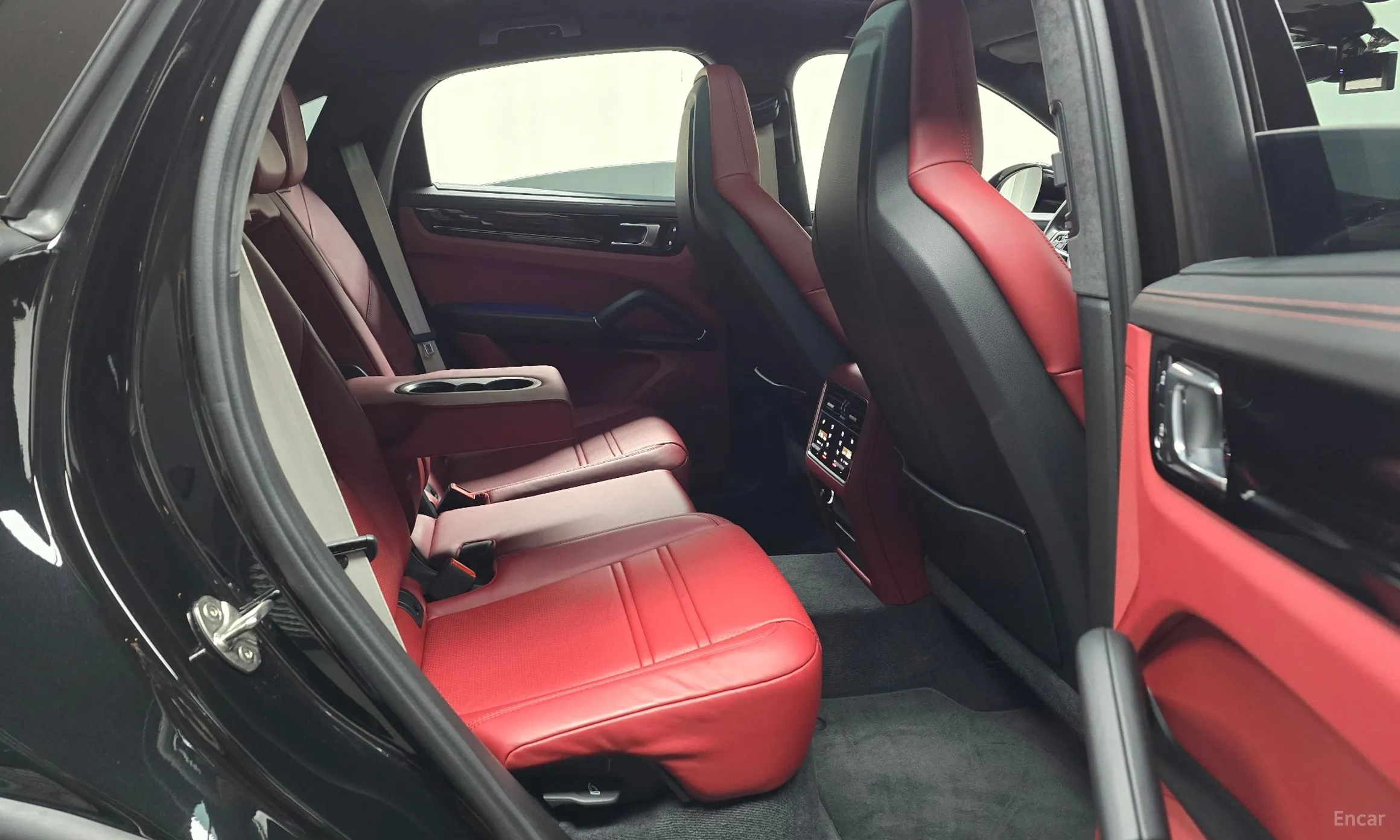 Porsche Cayenne (PO536) превью 12